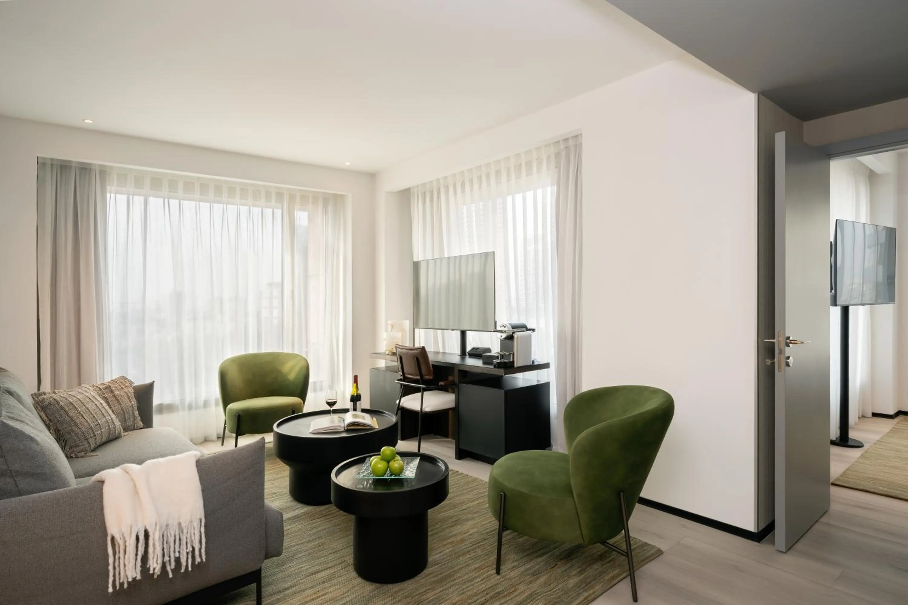 Seating area in Leonardo Plaza City Tower Tel Aviv