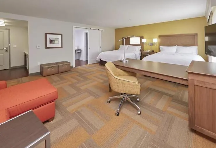 Bed in Hampton Inn & Suites Hood River