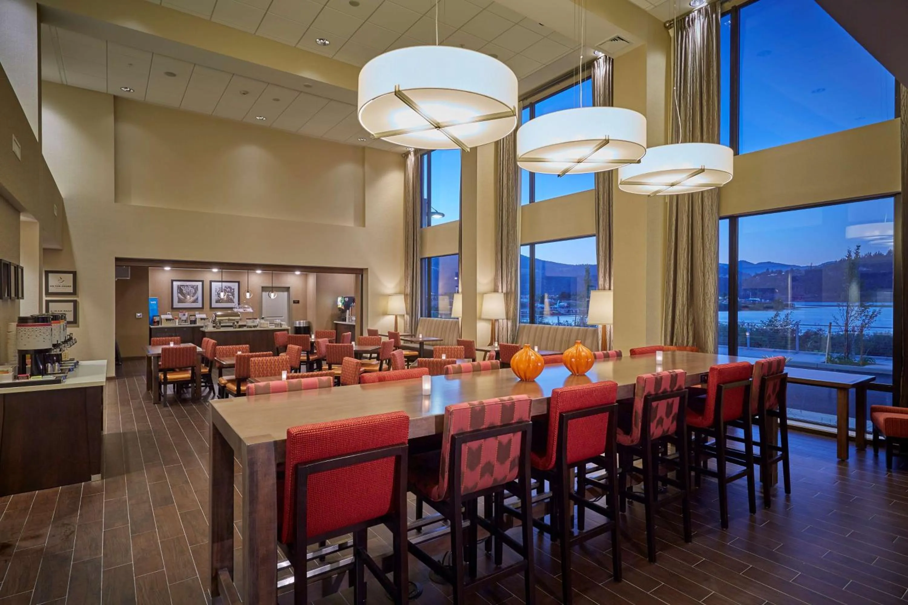Lobby or reception in Hampton Inn & Suites Hood River