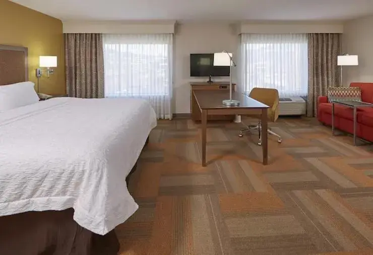 Bed in Hampton Inn & Suites Hood River Bed in Hampton Inn & Suites Hood River