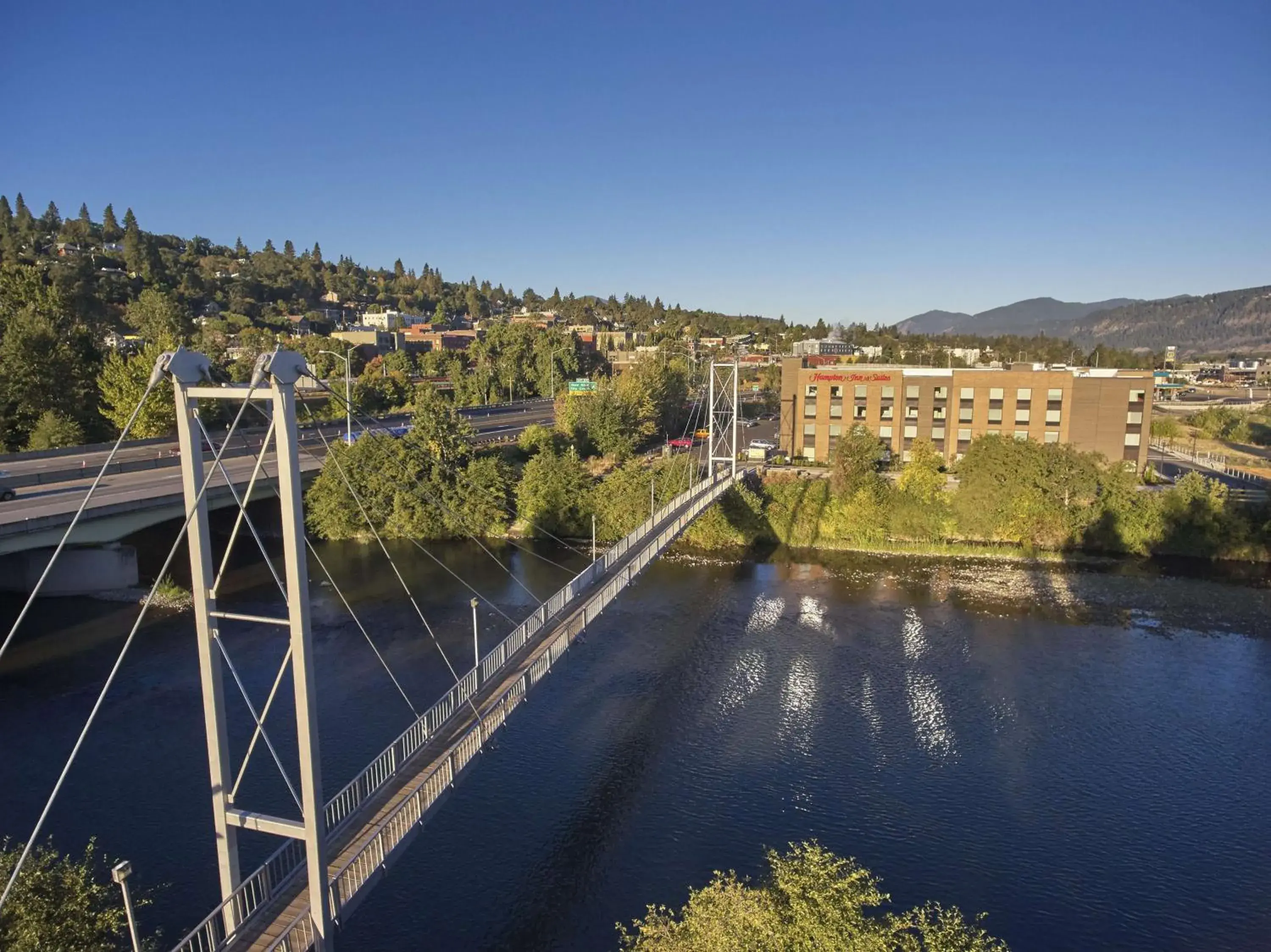 Property building in Hampton Inn & Suites Hood River Property building in Hampton Inn & Suites Hood River