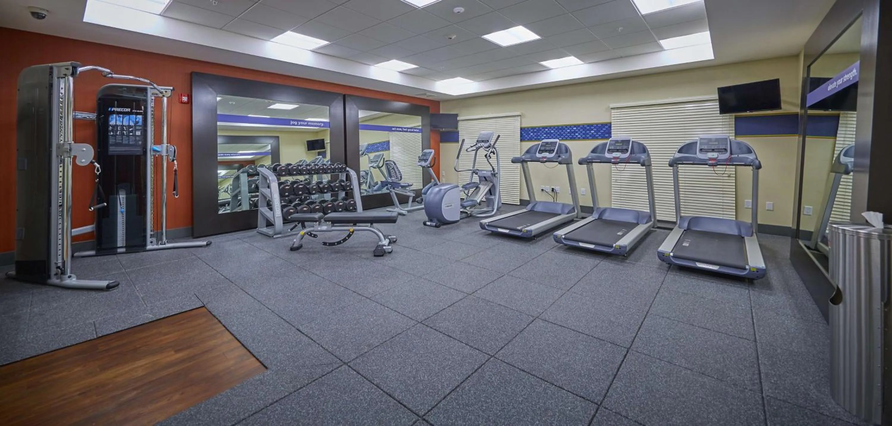 Fitness centre/facilities in Hampton Inn & Suites Hood River