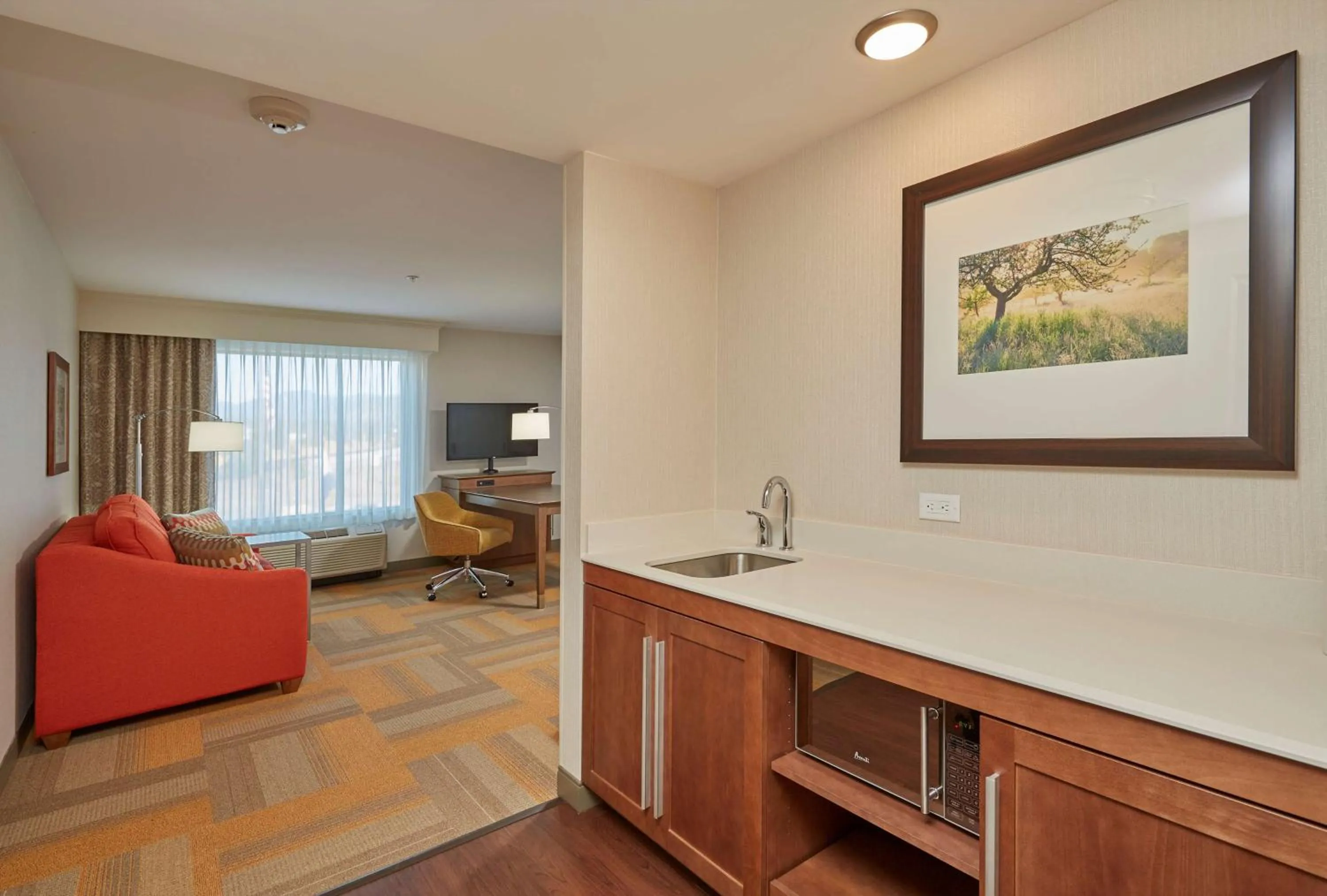 Kitchen or kitchenette in Hampton Inn & Suites Hood River