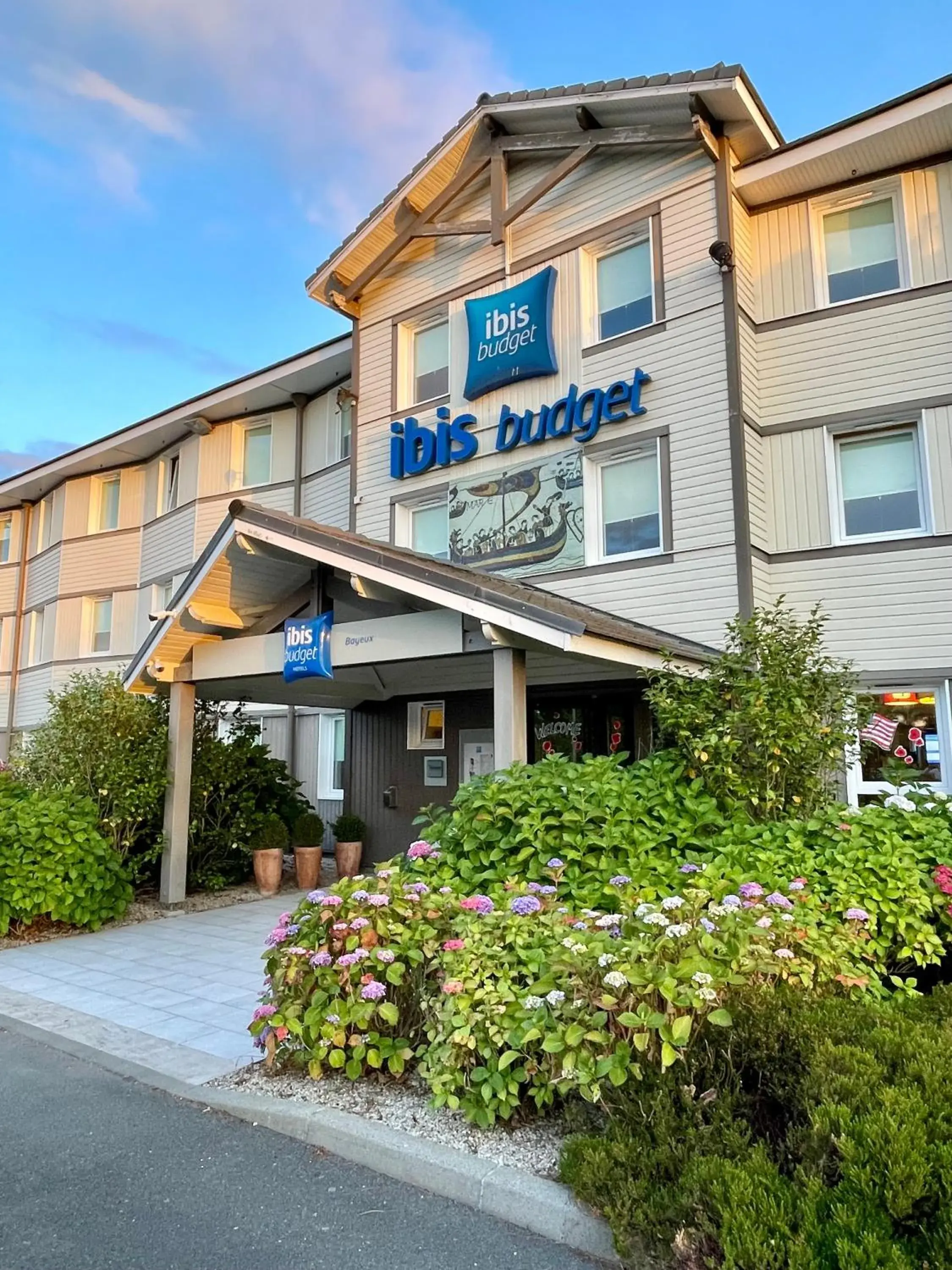 Property building in Ibis Budget Bayeux Property building in Ibis Budget Bayeux