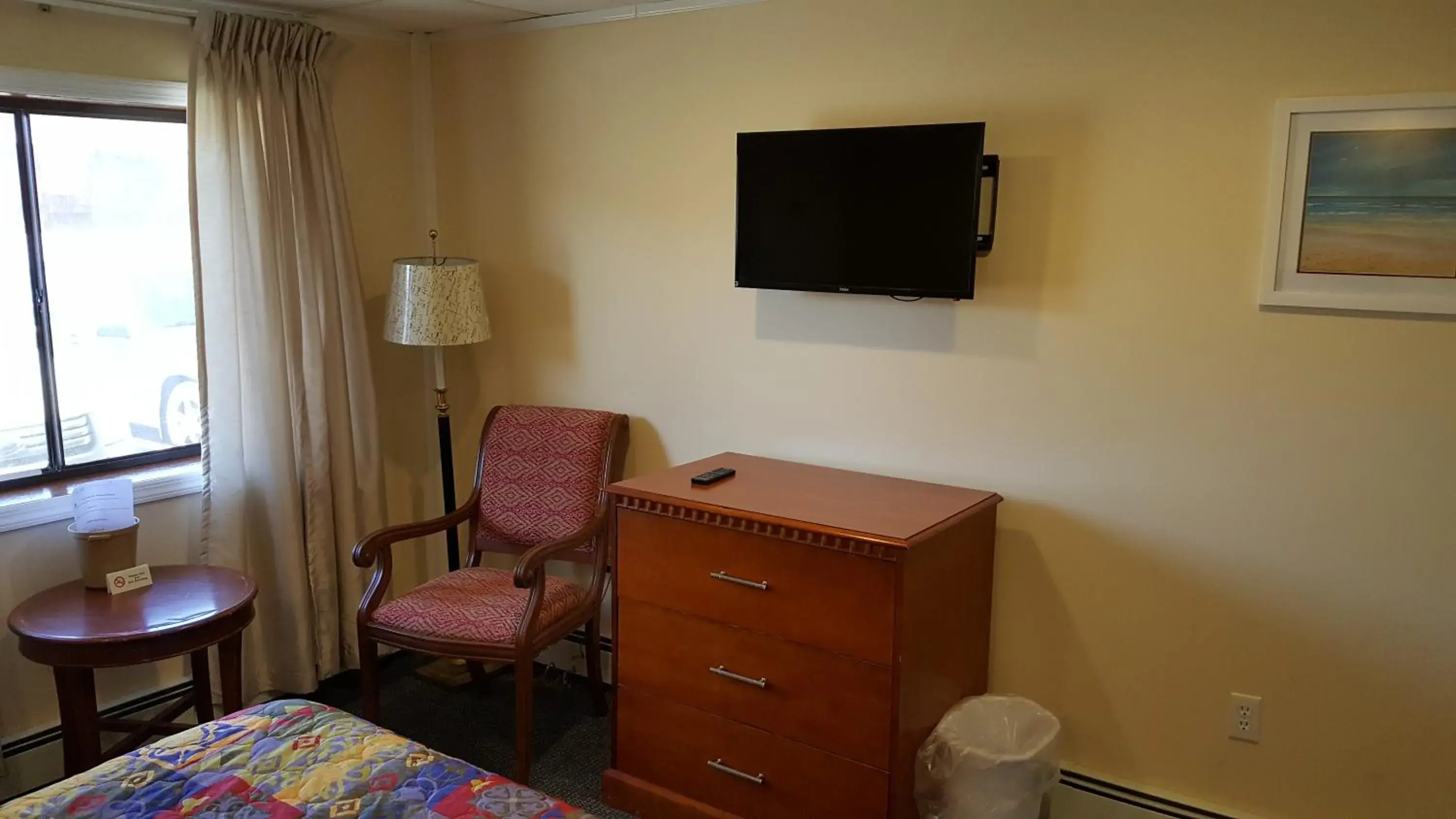 Budget One Double Bed in Atlantic Motel Budget One Double Bed in Atlantic Motel