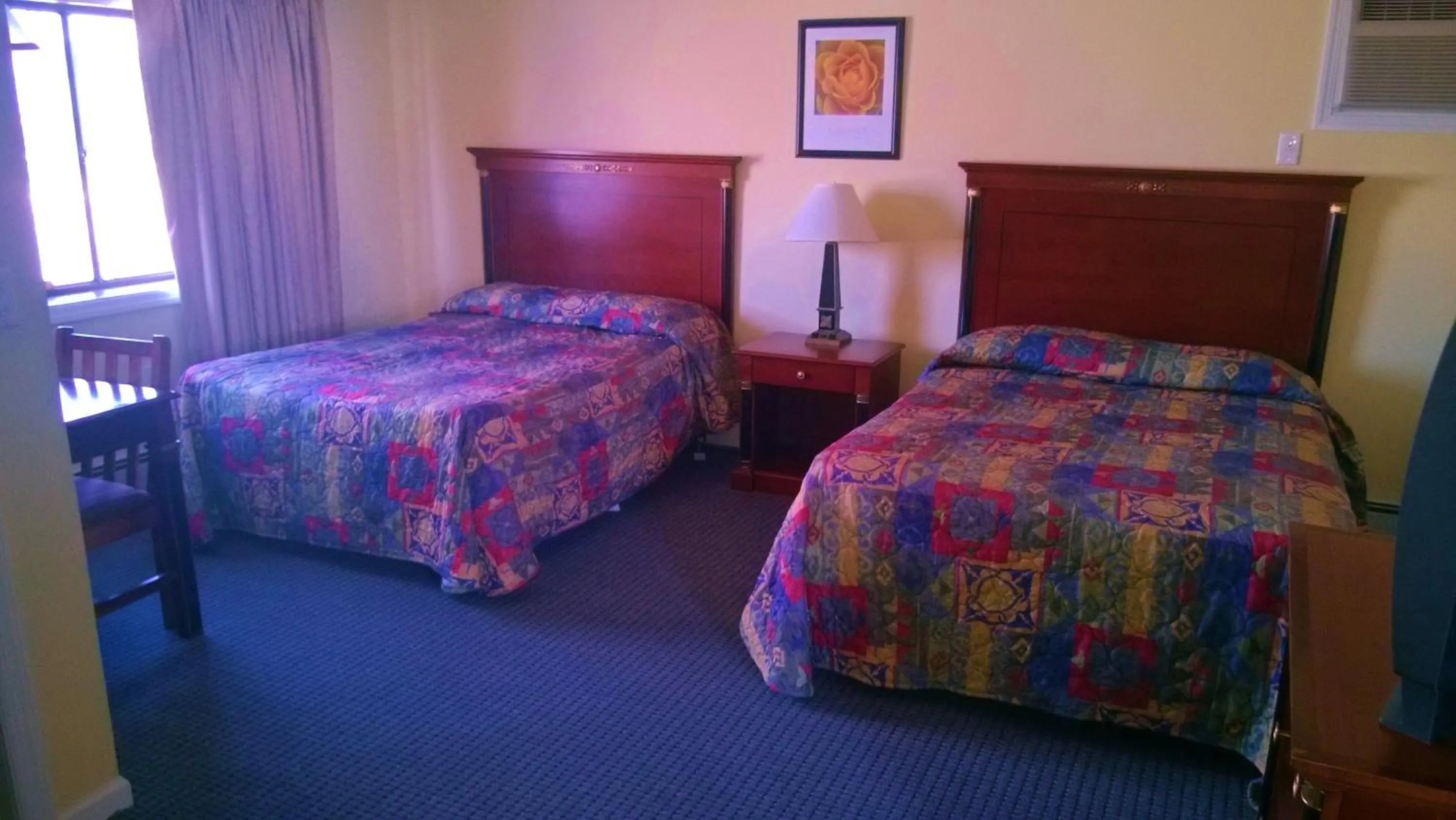 Bedroom, Bed in Atlantic Motel