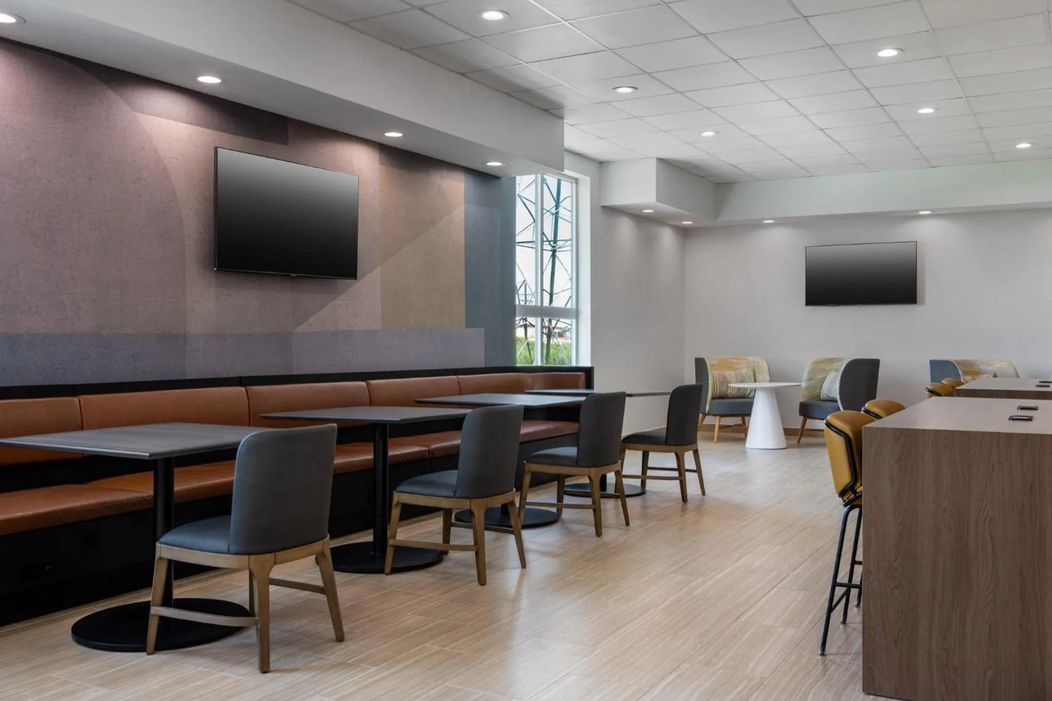 Restaurant/places to eat in Galveston Inn & Suites Hotel