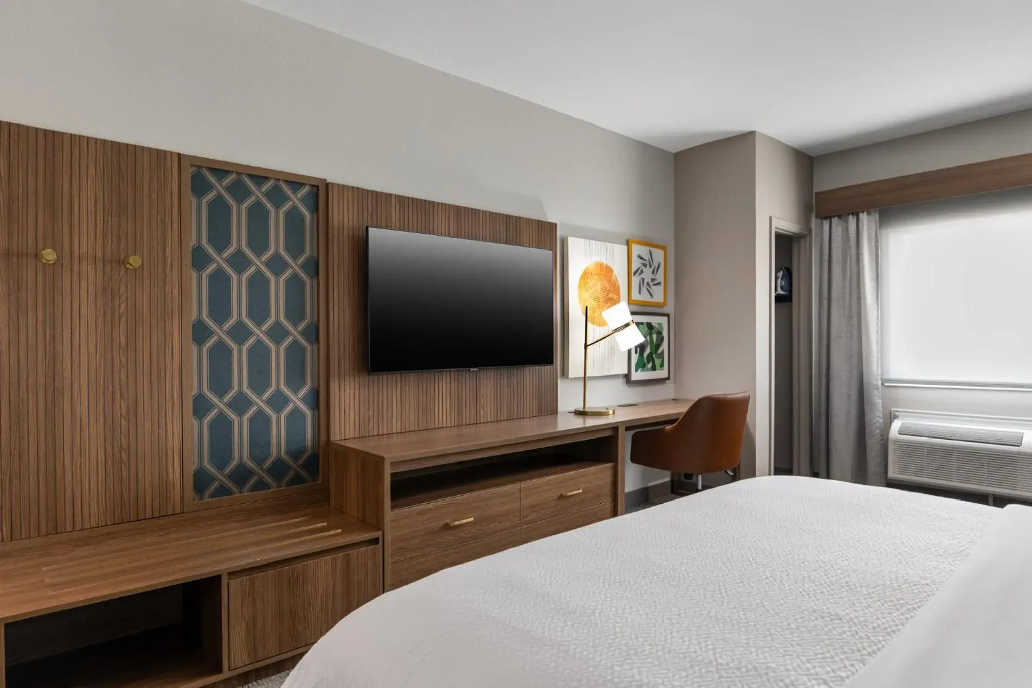 Photo of the whole room, Bed in Holiday Inn Galveston Island by IHG Photo of the whole room, Bed in Holiday Inn Galveston Island by IHG