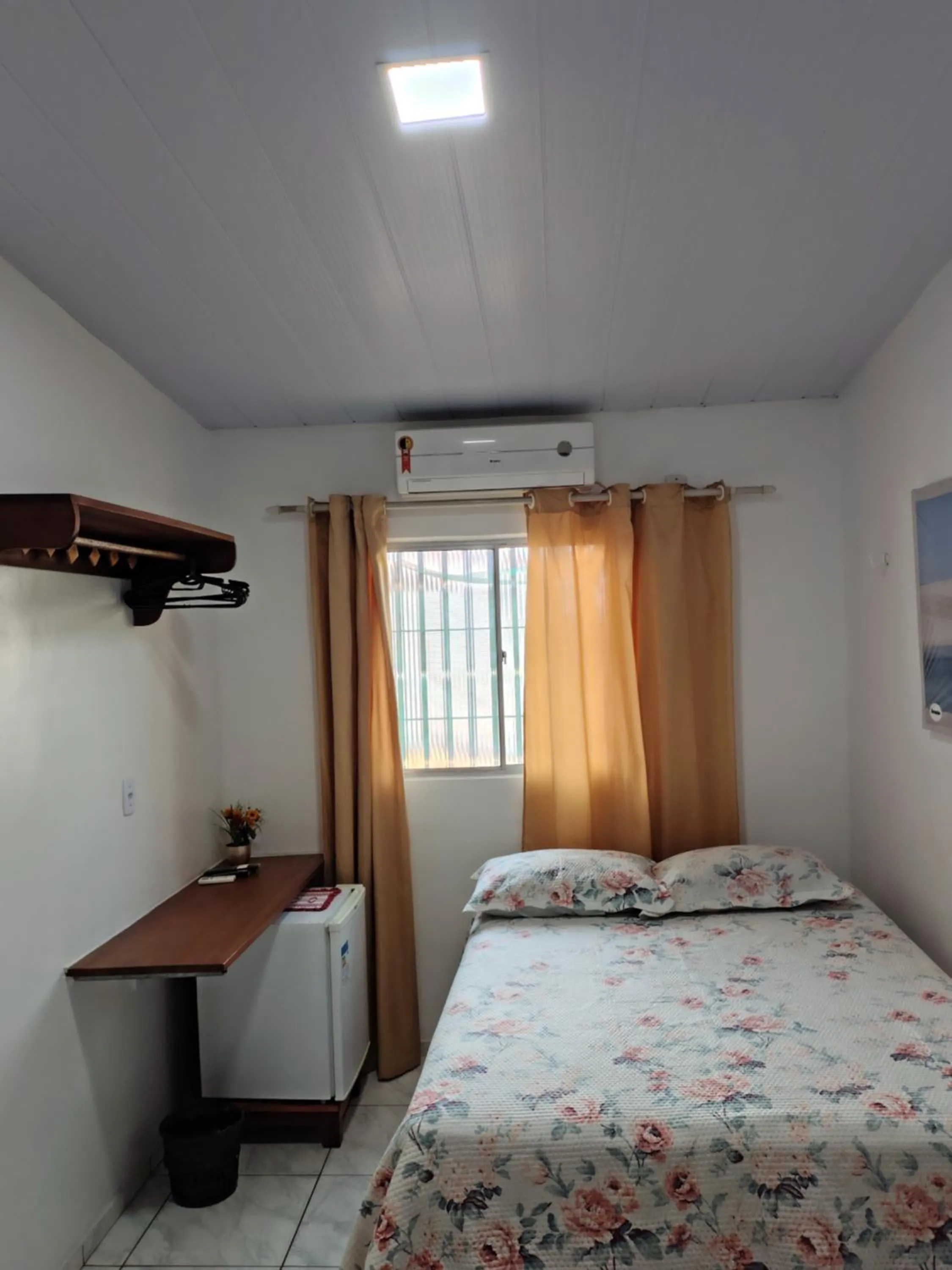 Photo of the whole room, Bed in Pousada Jatobá