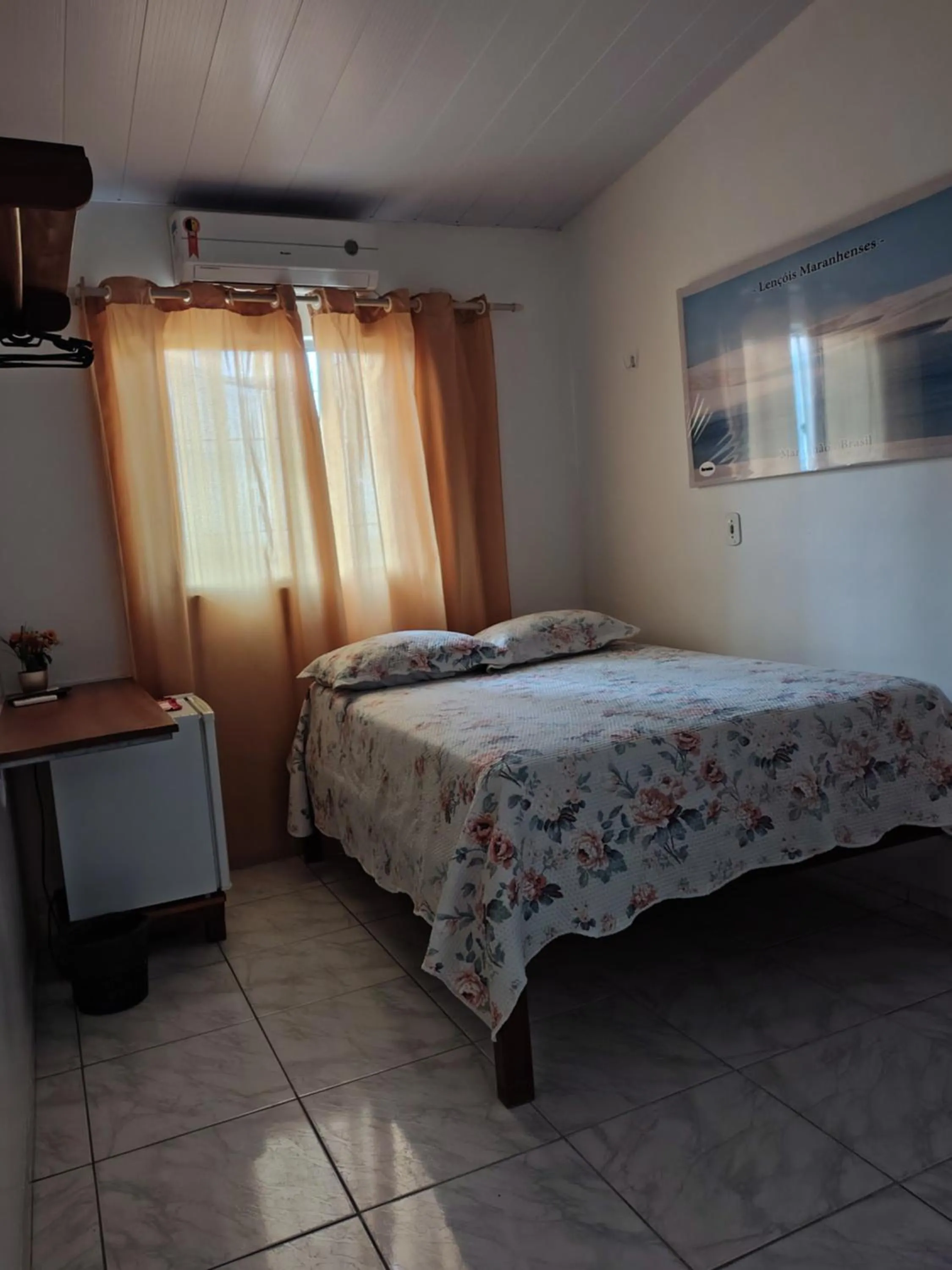 Photo of the whole room, Bed in Pousada Jatobá