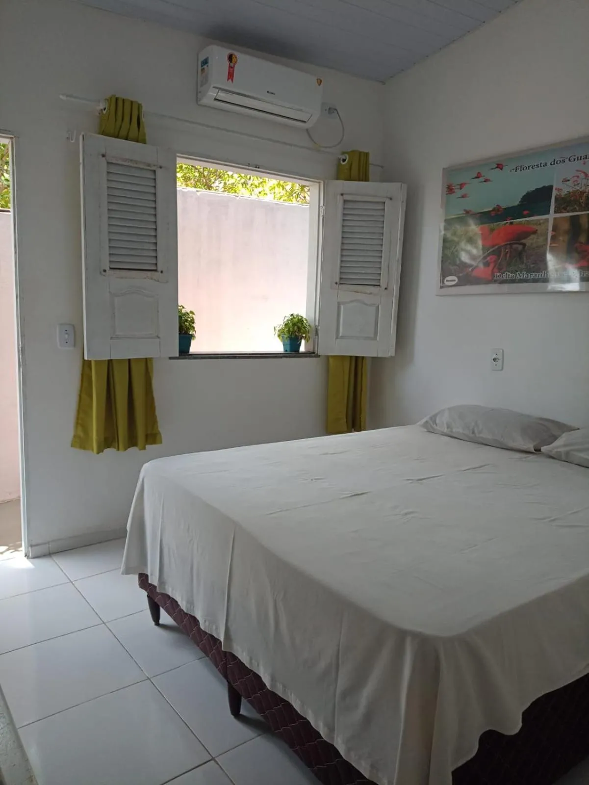 Photo of the whole room, Bed in Pousada Jatobá