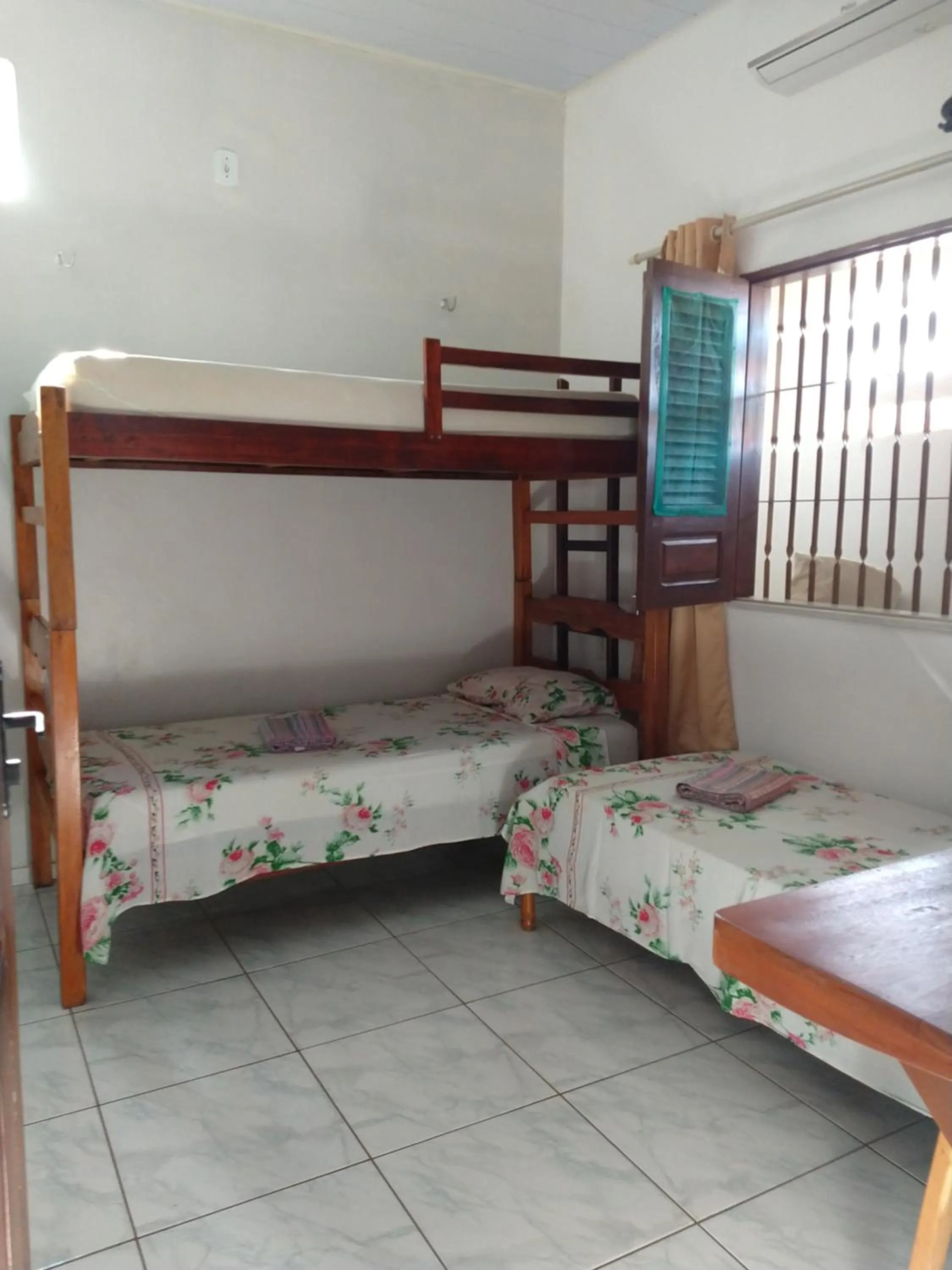 Photo of the whole room, Bed in Pousada Jatobá