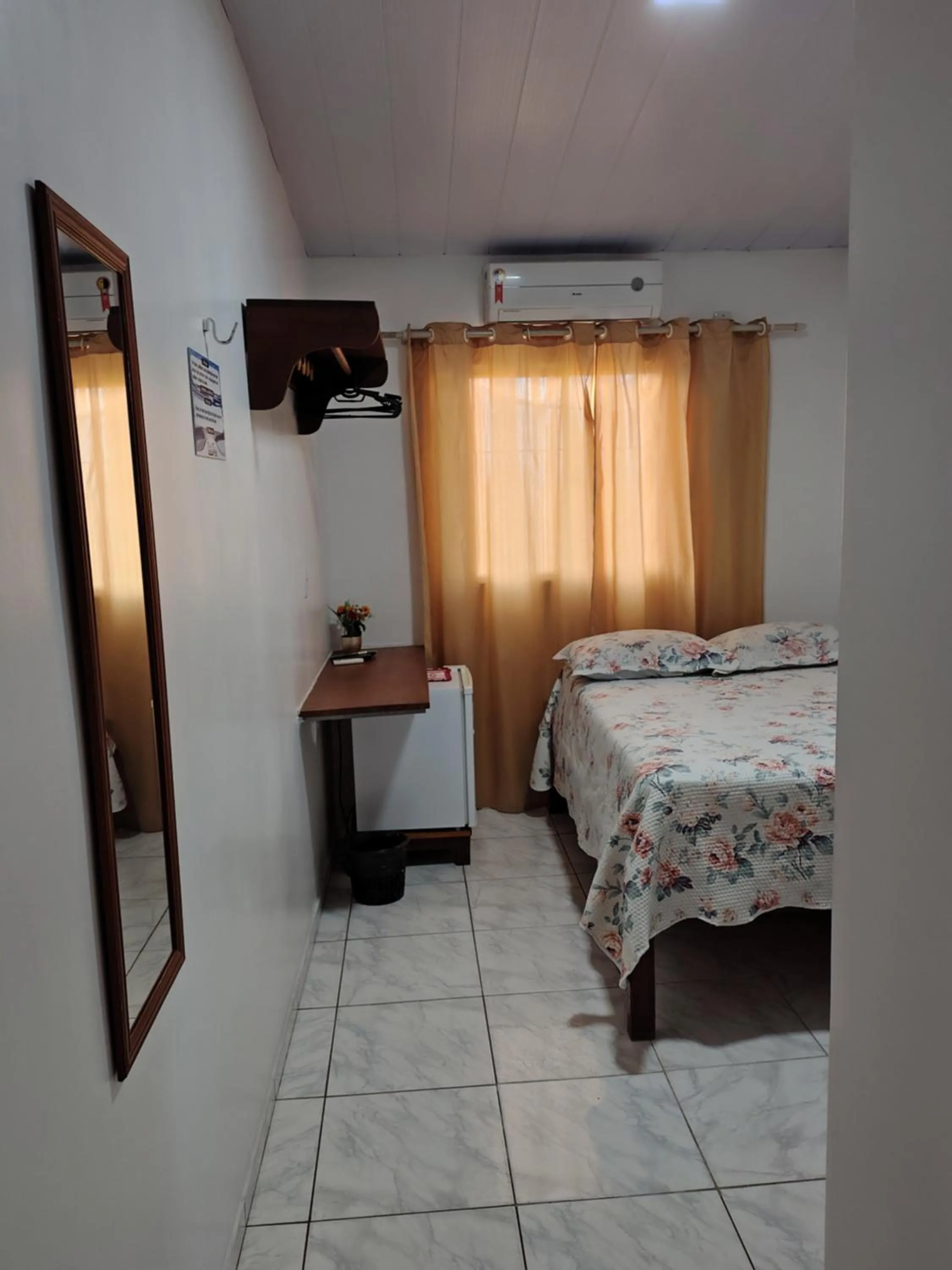 Photo of the whole room, Bed in Pousada Jatobá