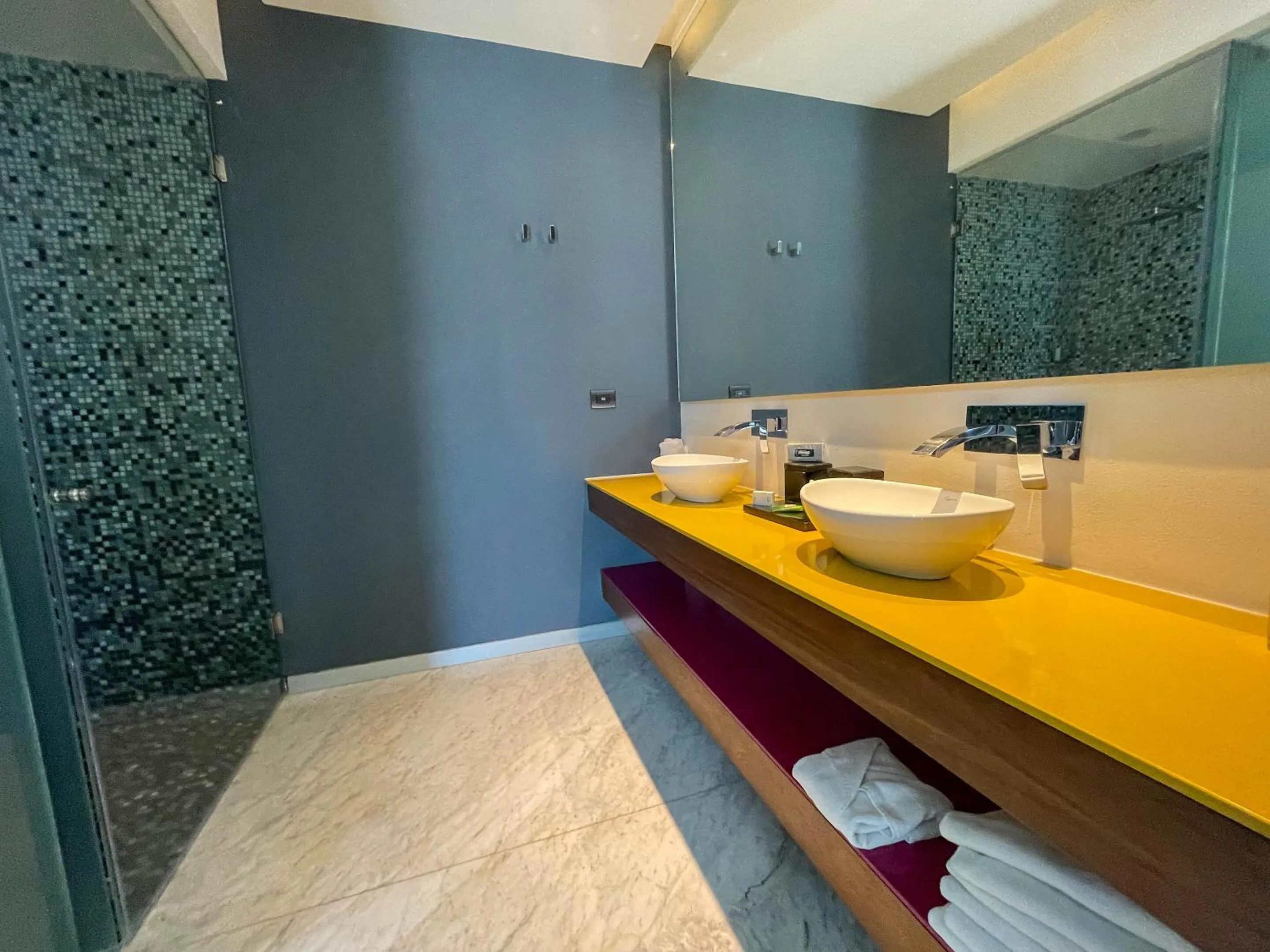 Bathroom, Bed in Hotel Belo Grand Morelia