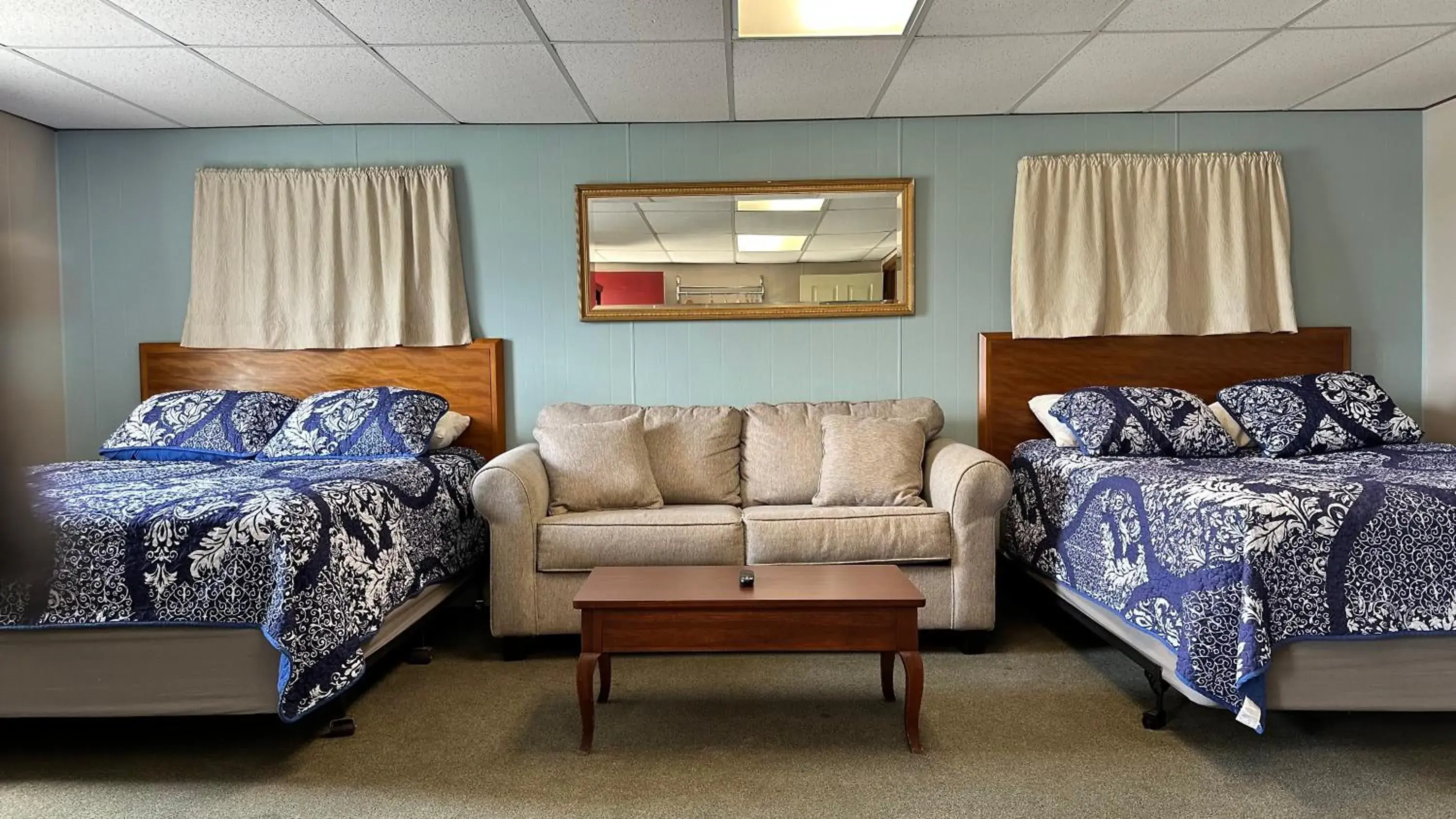 Bed in Mount Blue Motel Bed in Mount Blue Motel