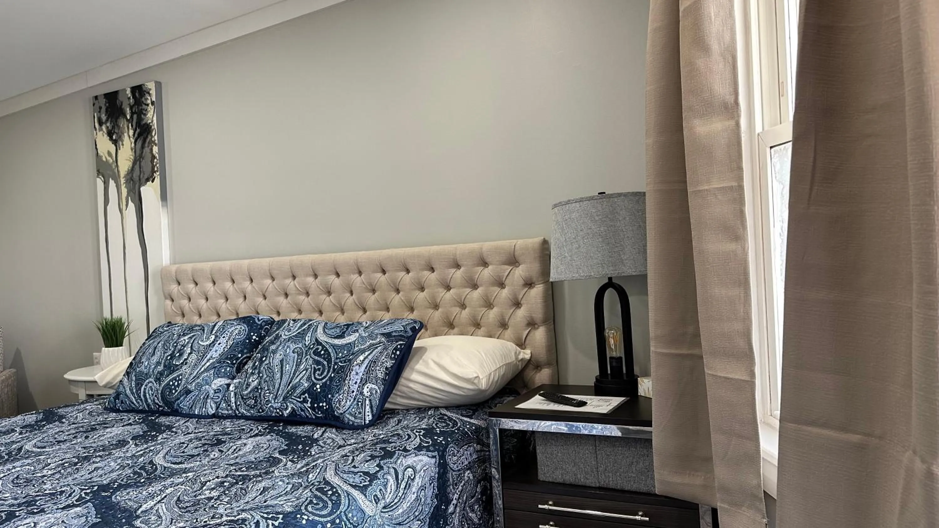 Bed in Mount Blue Motel