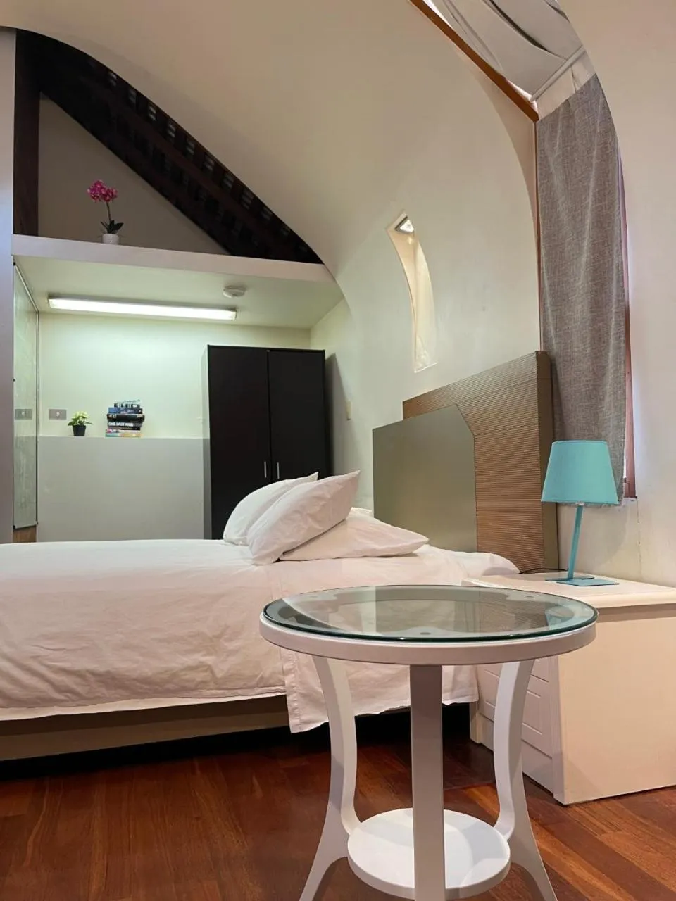 Bed in Lowena Cafe and Accommodation