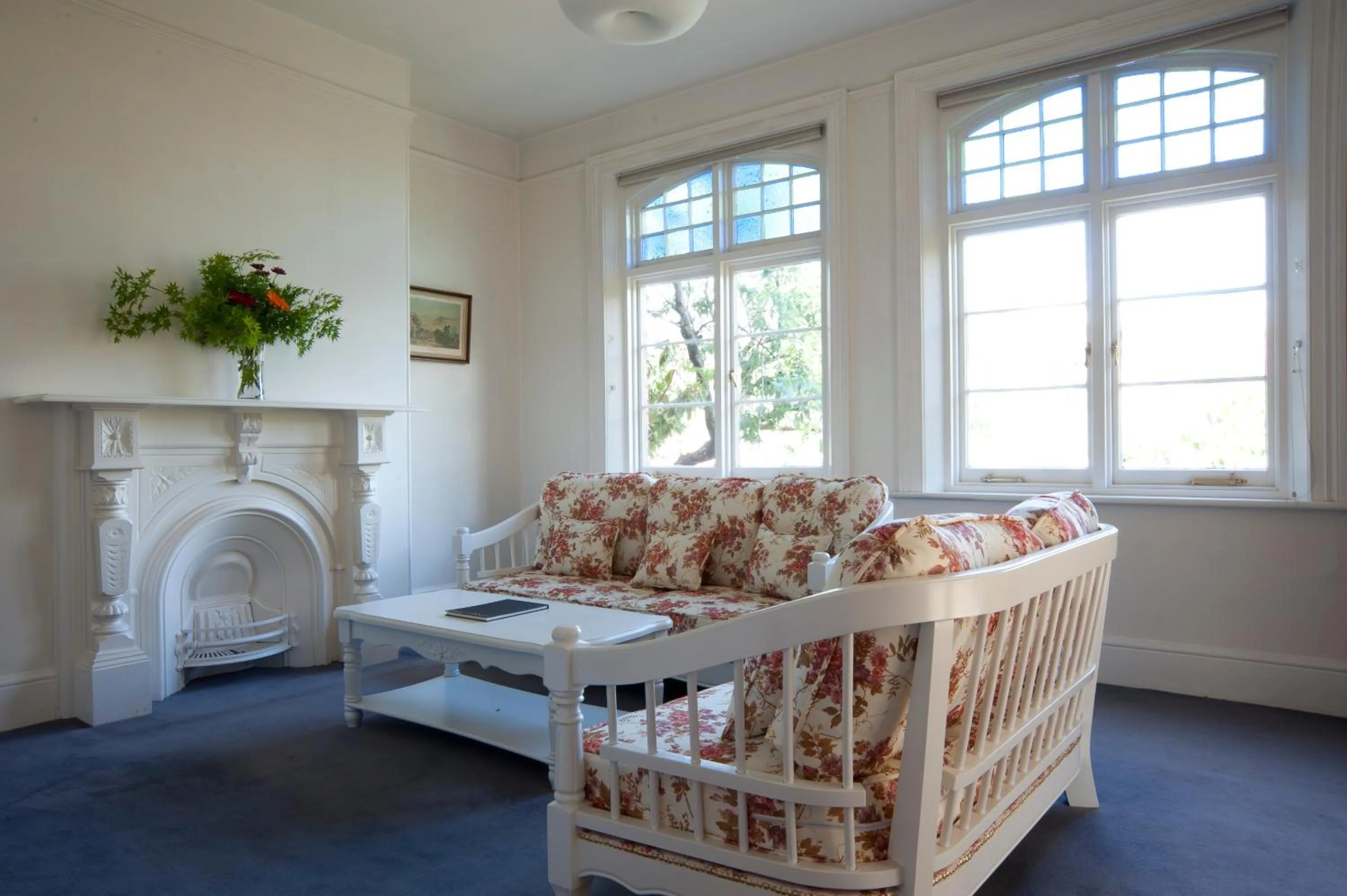 Day, Bed in Lowena Cafe and Accommodation