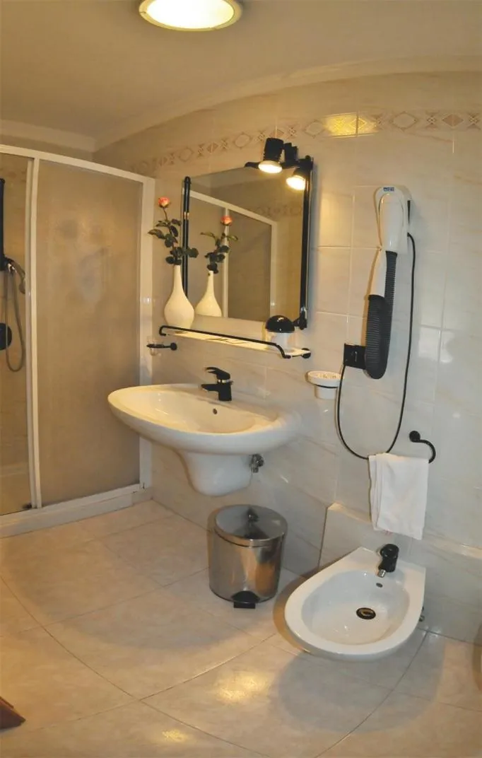 Bathroom in Albergo Alla Torre