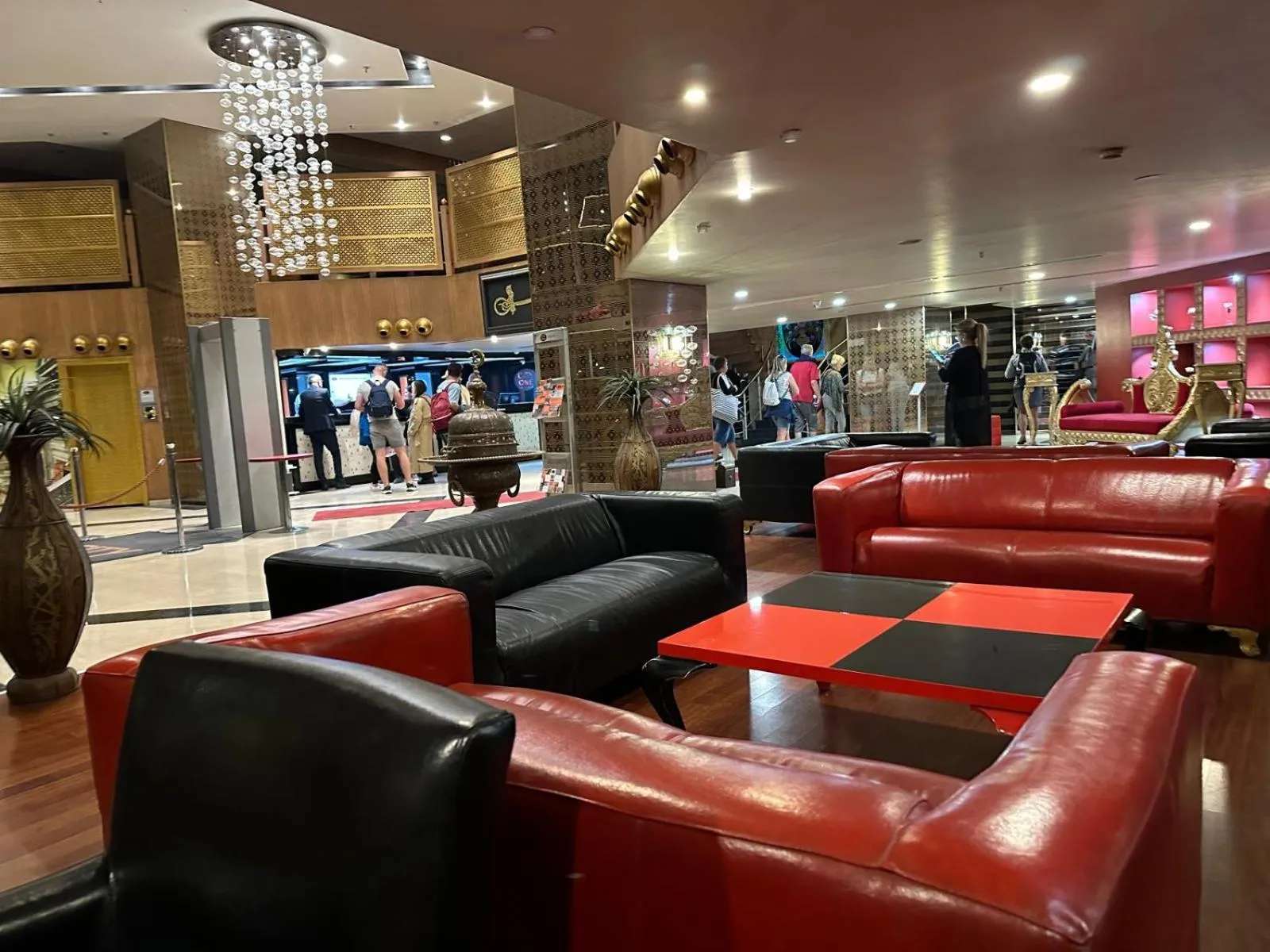 Restaurant/places to eat in City One Hotel