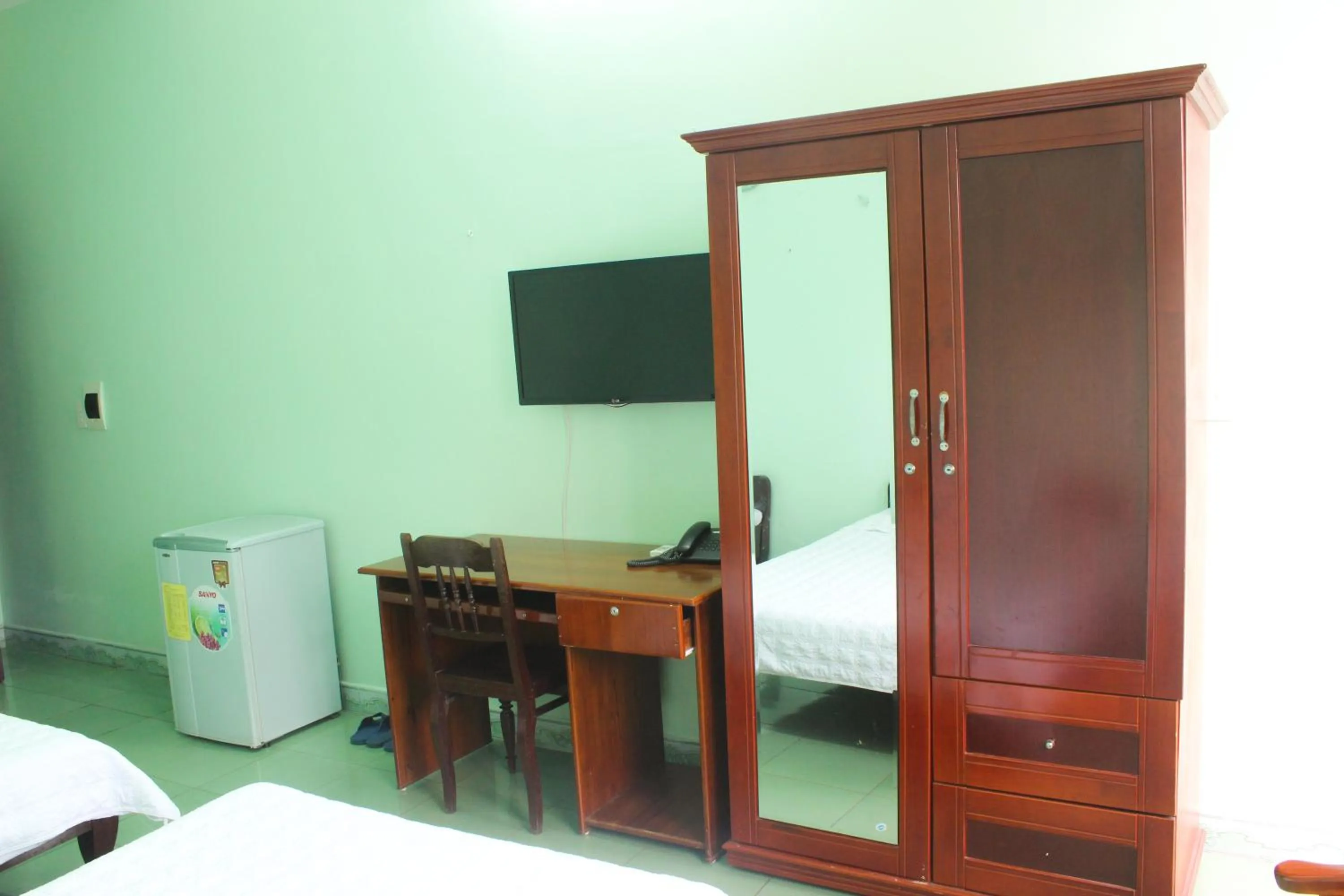 Bedroom, Bed in Hoa Binh Hotel