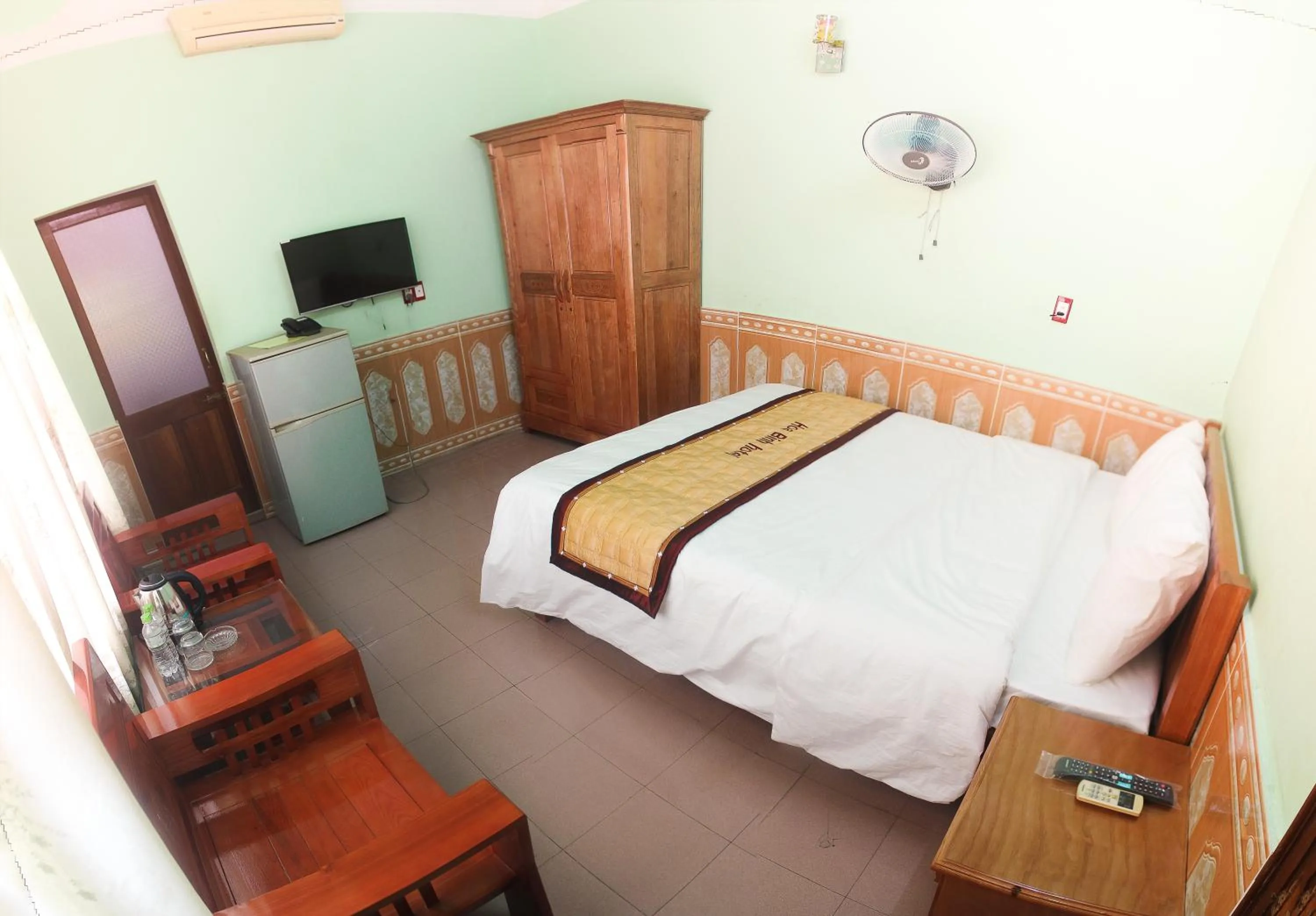 Bedroom, Bed in Hoa Binh Hotel