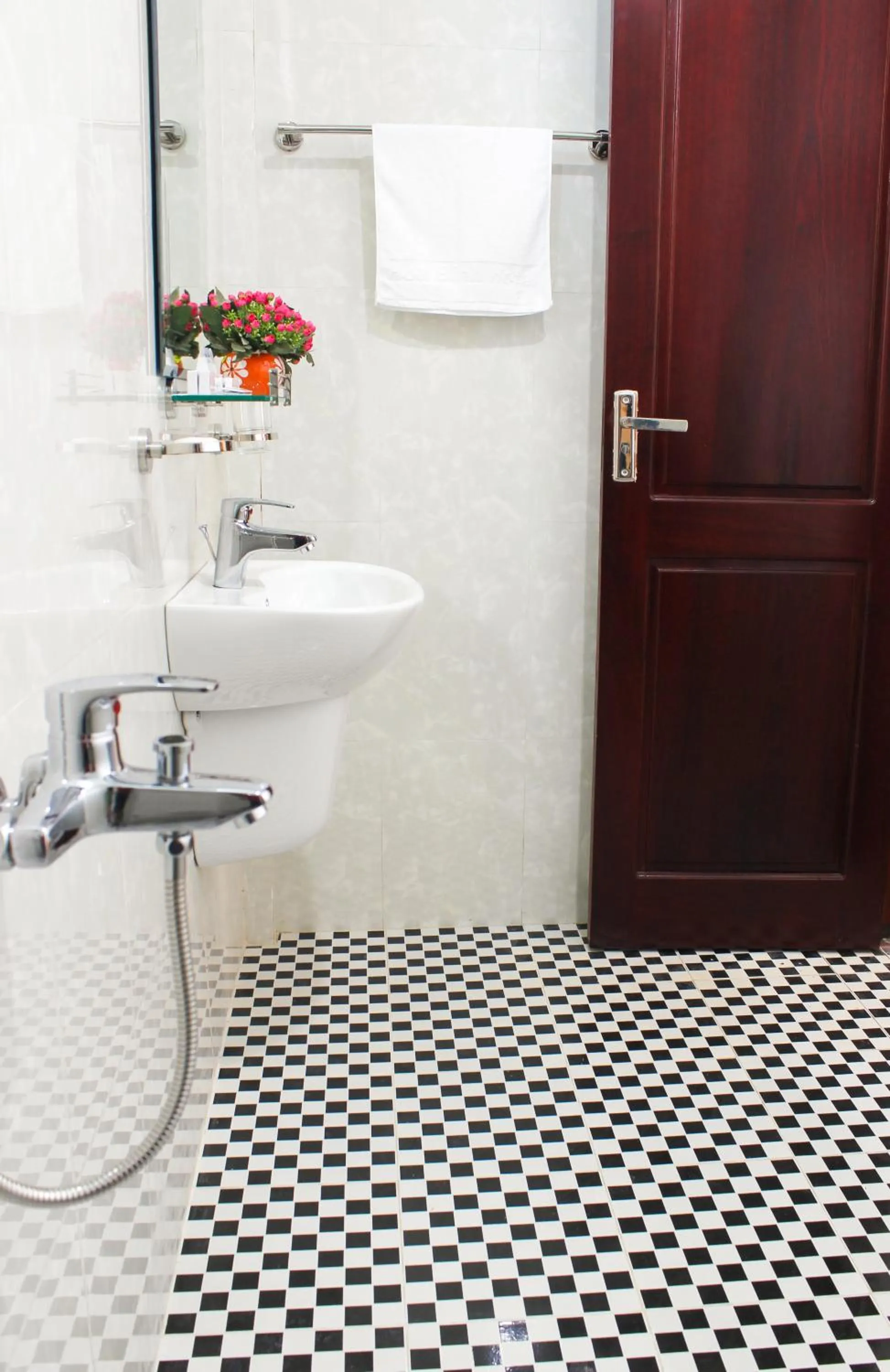 Toilet in Hoa Binh Hotel