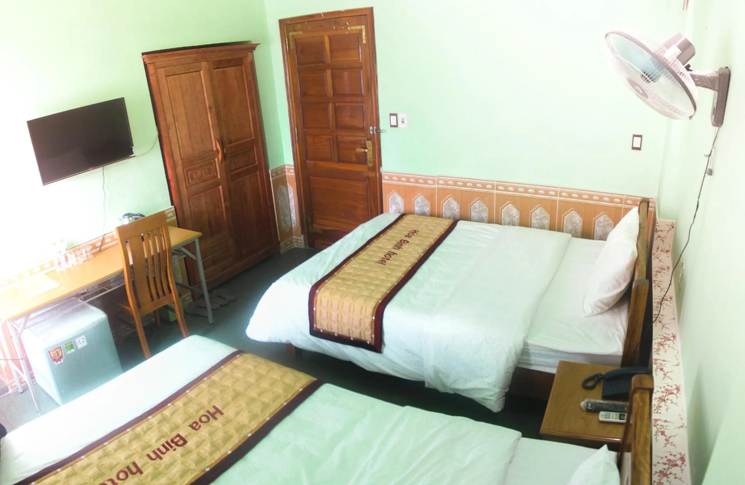 Bedroom, Bed in Hoa Binh Hotel
