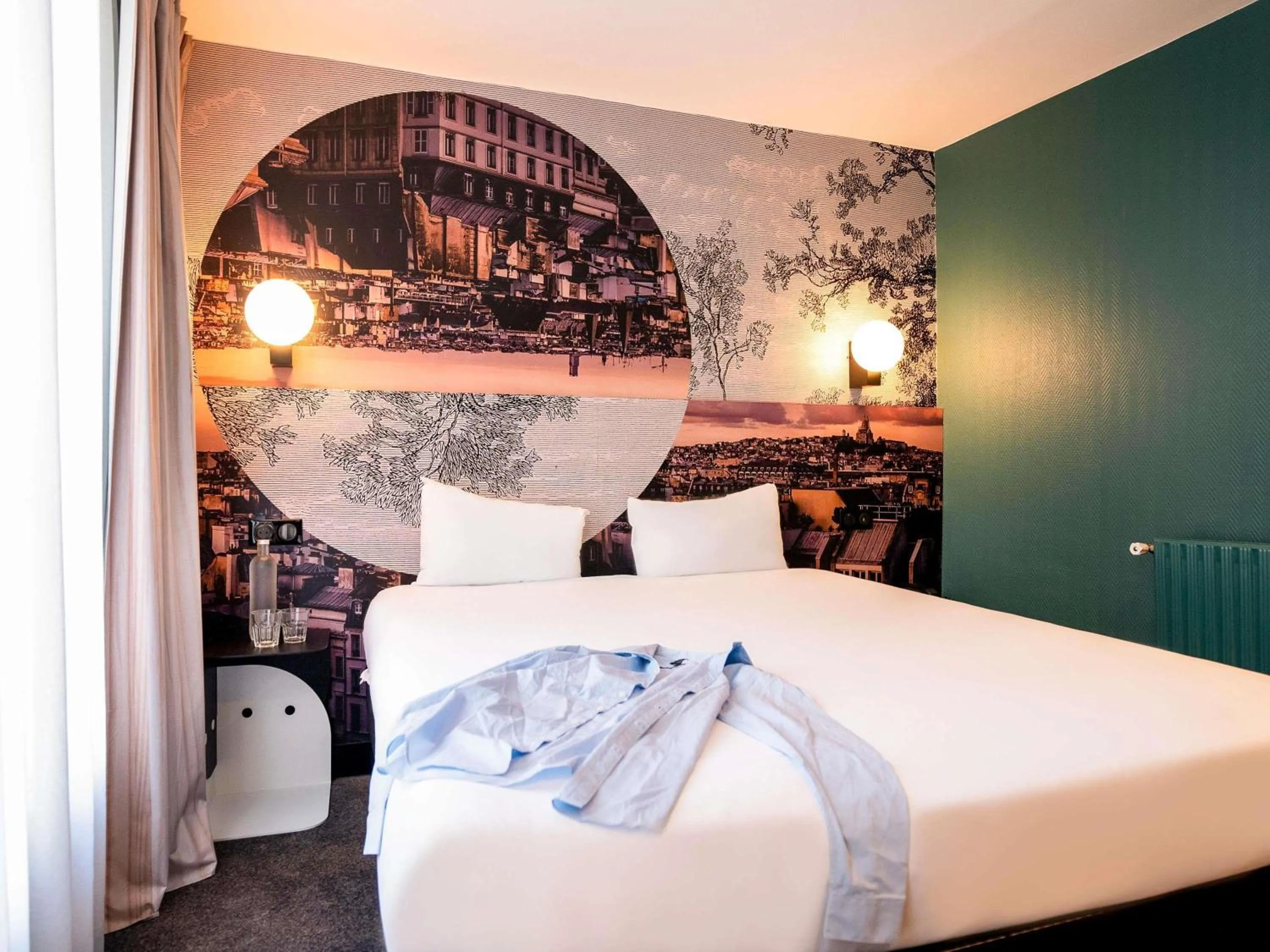 Bedroom, Bed in ibis styles Paris Montmartre Batignolles