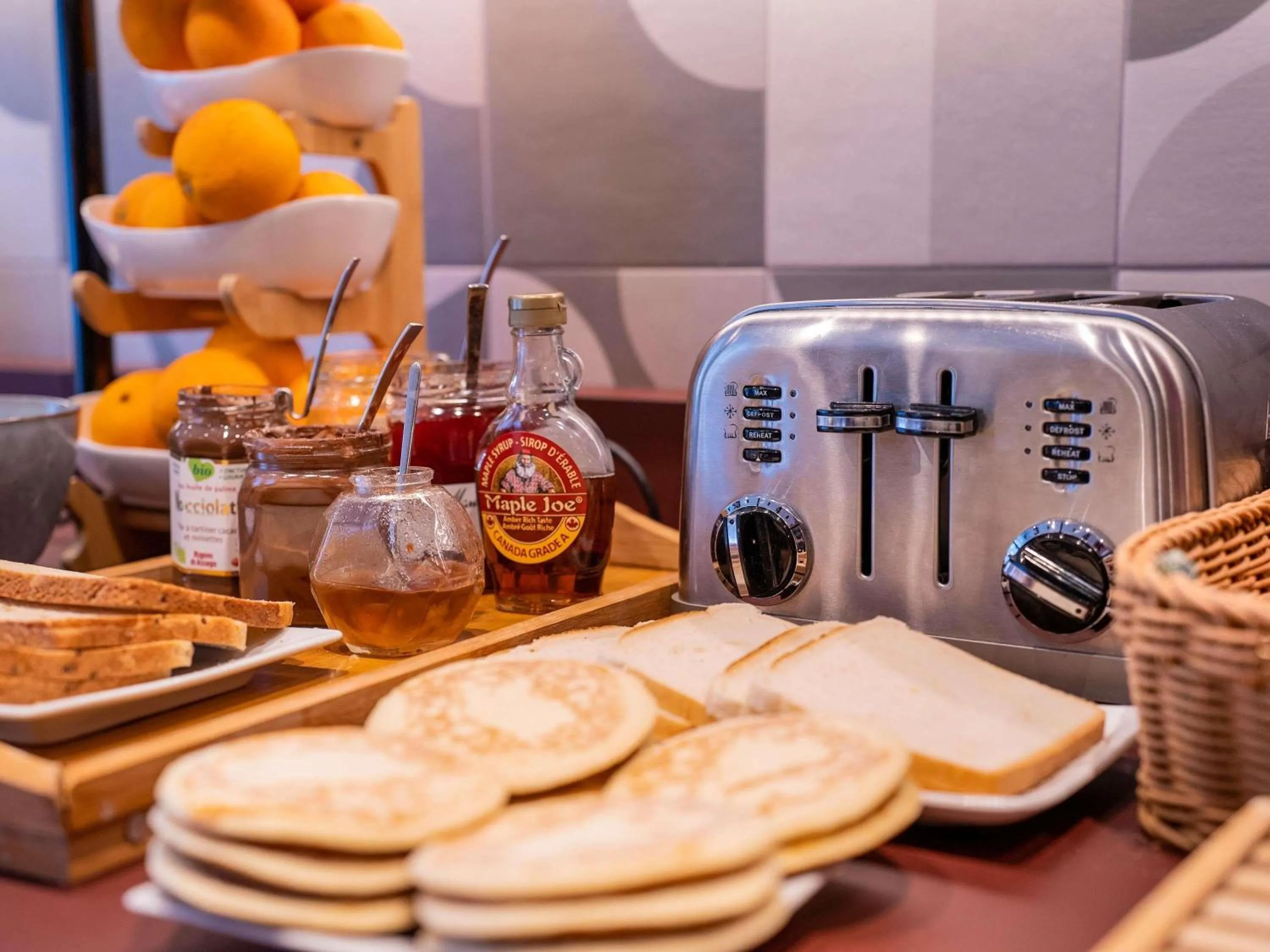 Breakfast in ibis styles Paris Montmartre Batignolles