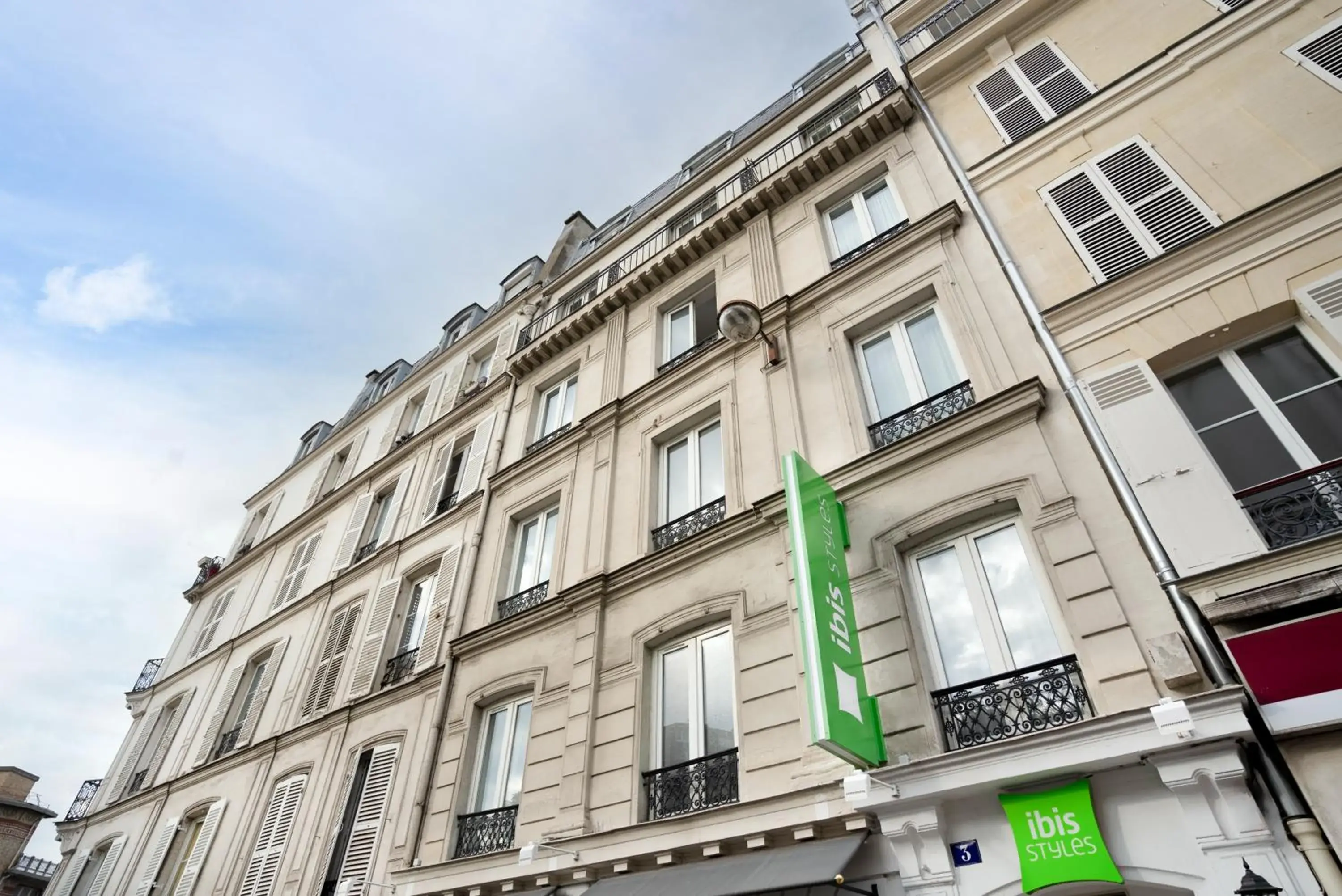 Property building in ibis styles Paris Montmartre Batignolles Property building in ibis styles Paris Montmartre Batignolles