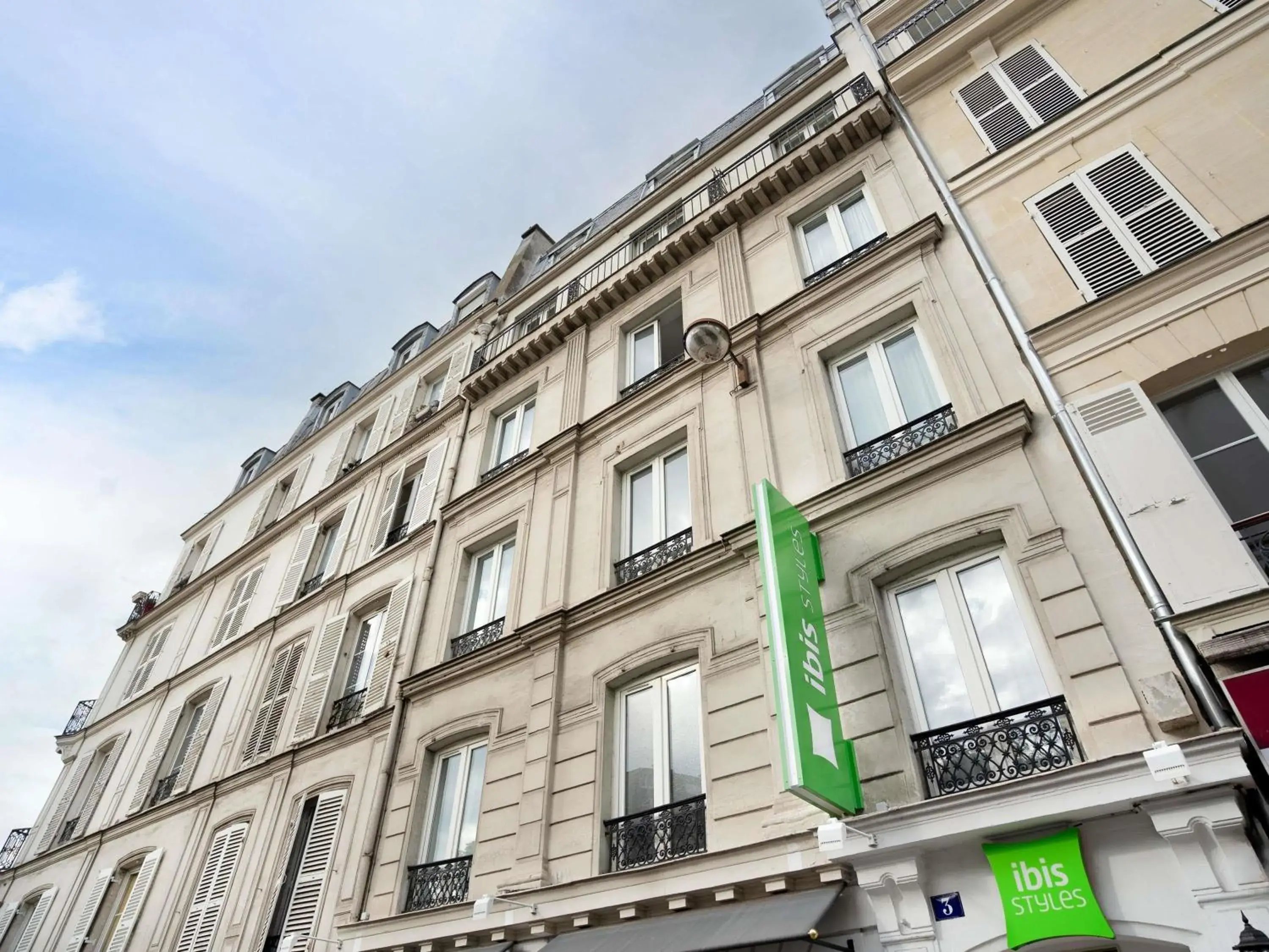 Property building in ibis styles Paris Montmartre Batignolles Property building in ibis styles Paris Montmartre Batignolles