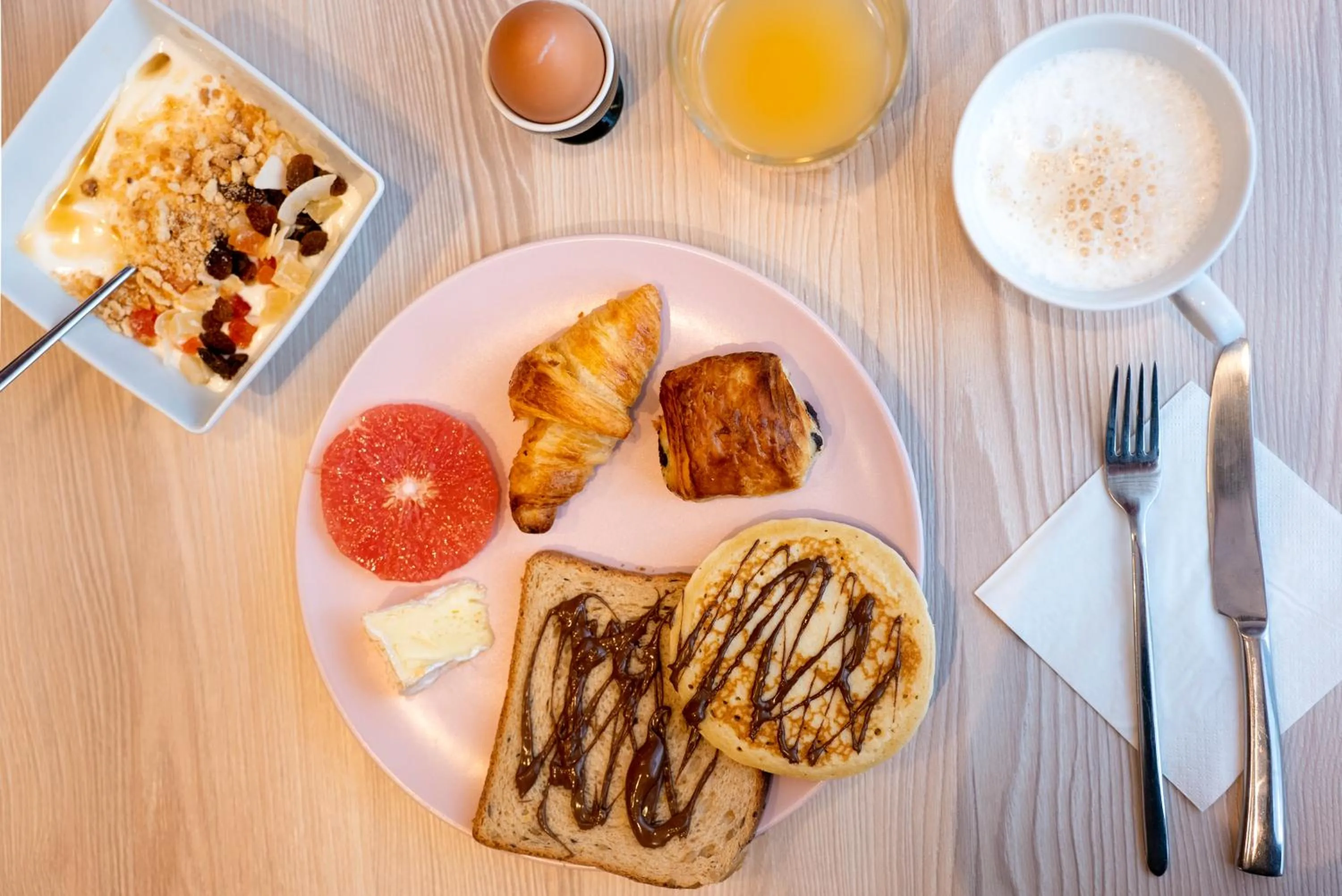 Breakfast in ibis styles Paris Montmartre Batignolles
