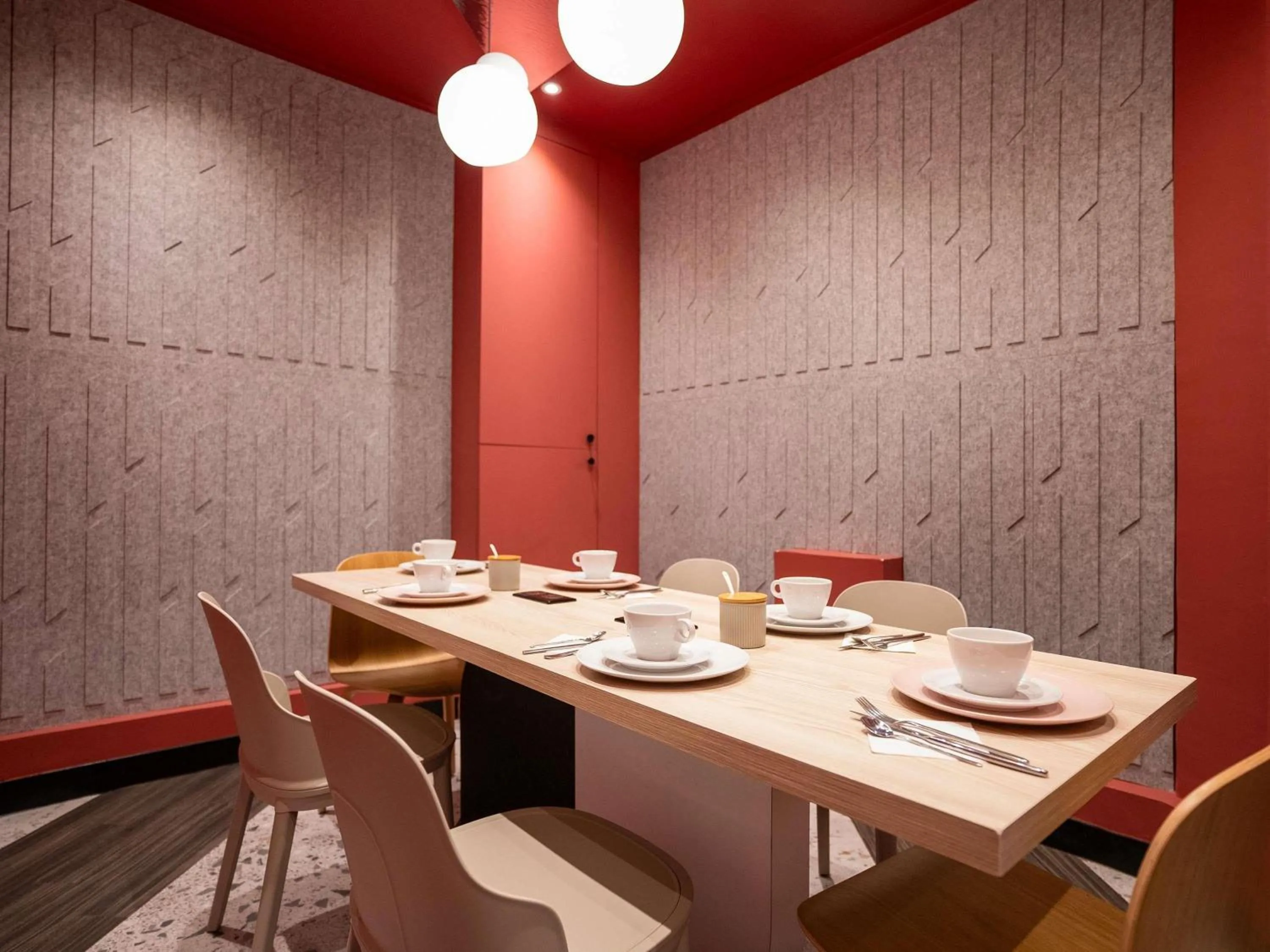 Breakfast in ibis styles Paris Montmartre Batignolles