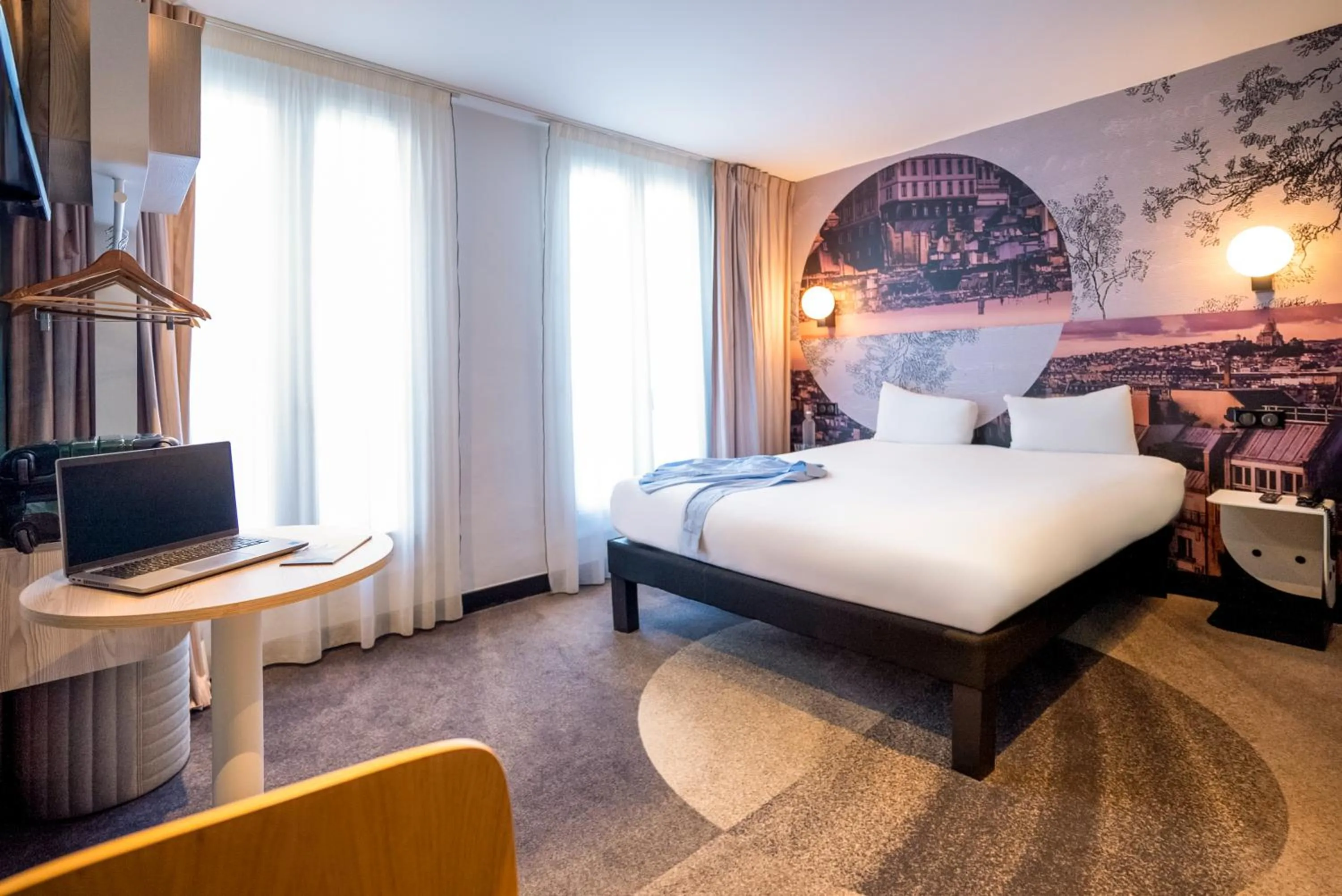 Bedroom, Bed in ibis styles Paris Montmartre Batignolles