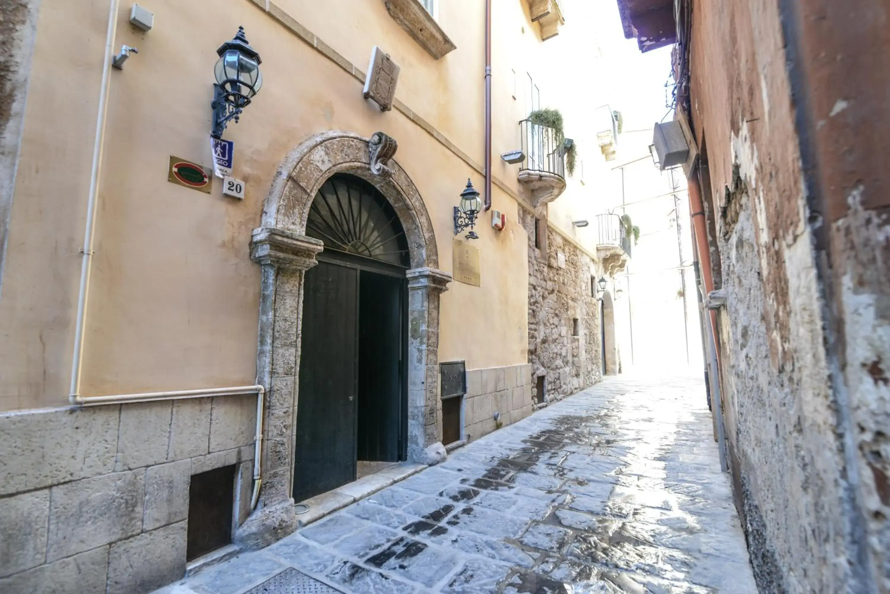 Facade/entrance in S.Andrea degli Armeni Dimora di Charme Facade/entrance in S.Andrea degli Armeni Dimora di Charme