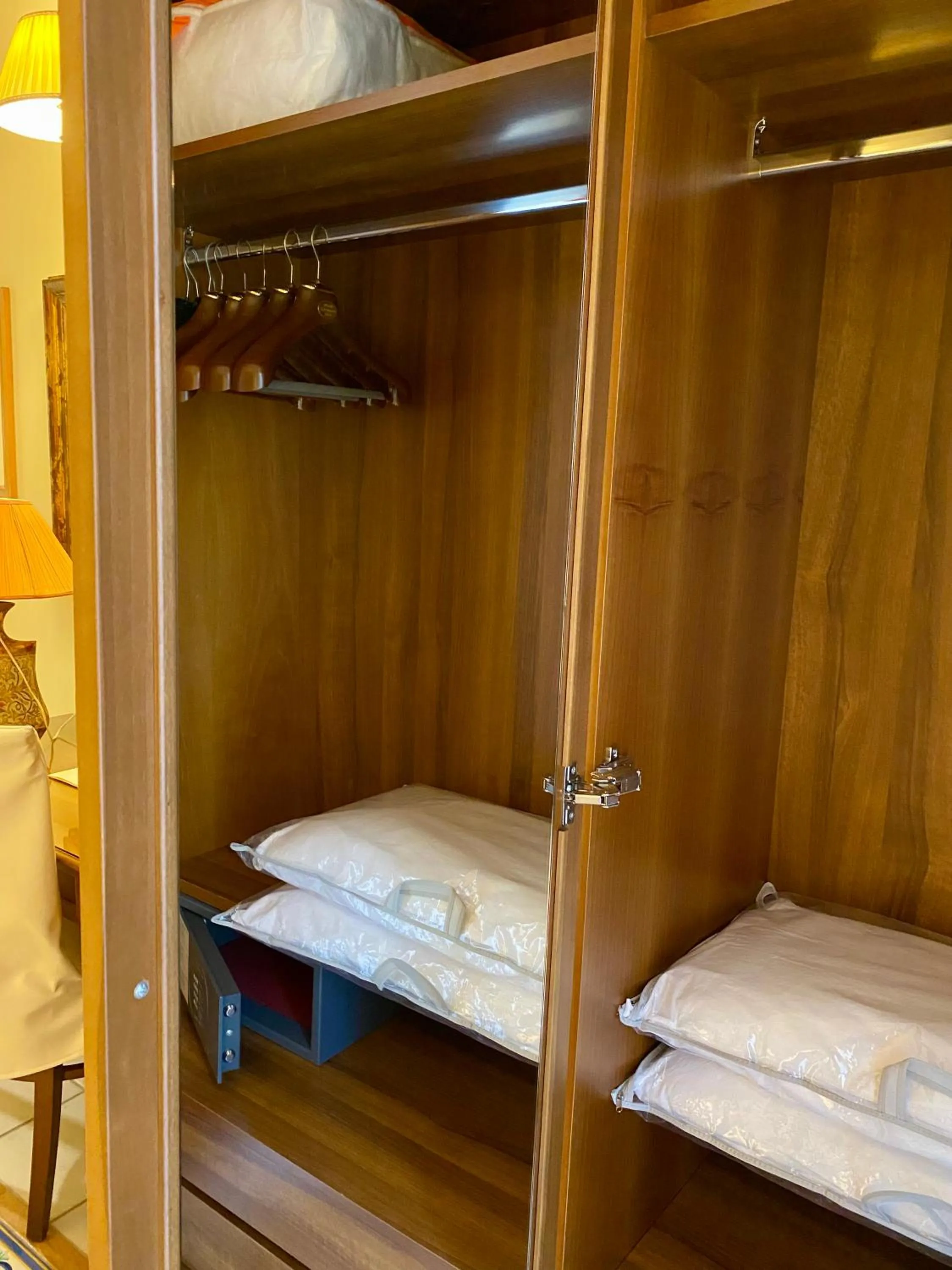 Bed in Hotel Akropolis - Museum Hotel