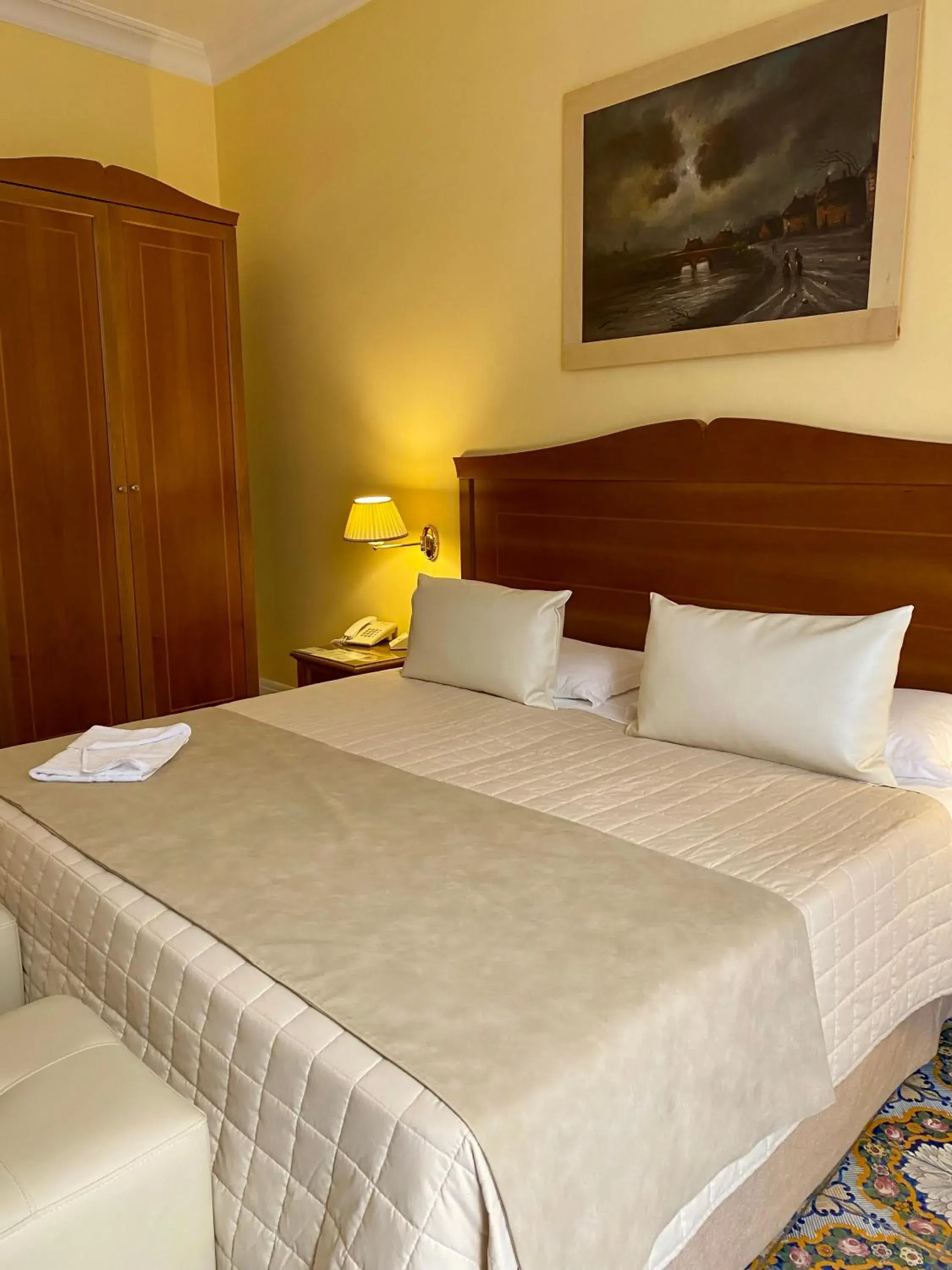 Bed in Hotel Akropolis - Museum Hotel Bed in Hotel Akropolis - Museum Hotel