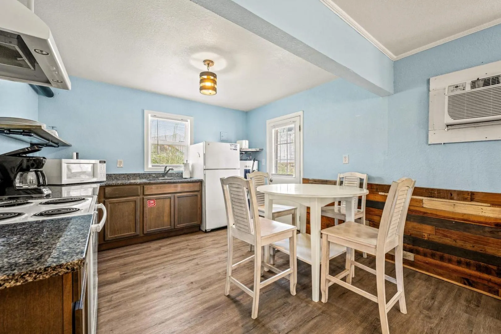 Kitchen or kitchenette in Oceanside Court by KEES Vacations