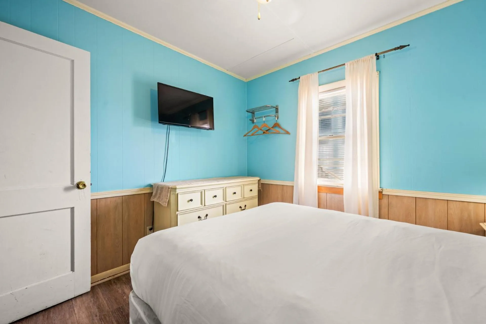 TV and multimedia, Bed in Oceanside Court by KEES Vacations