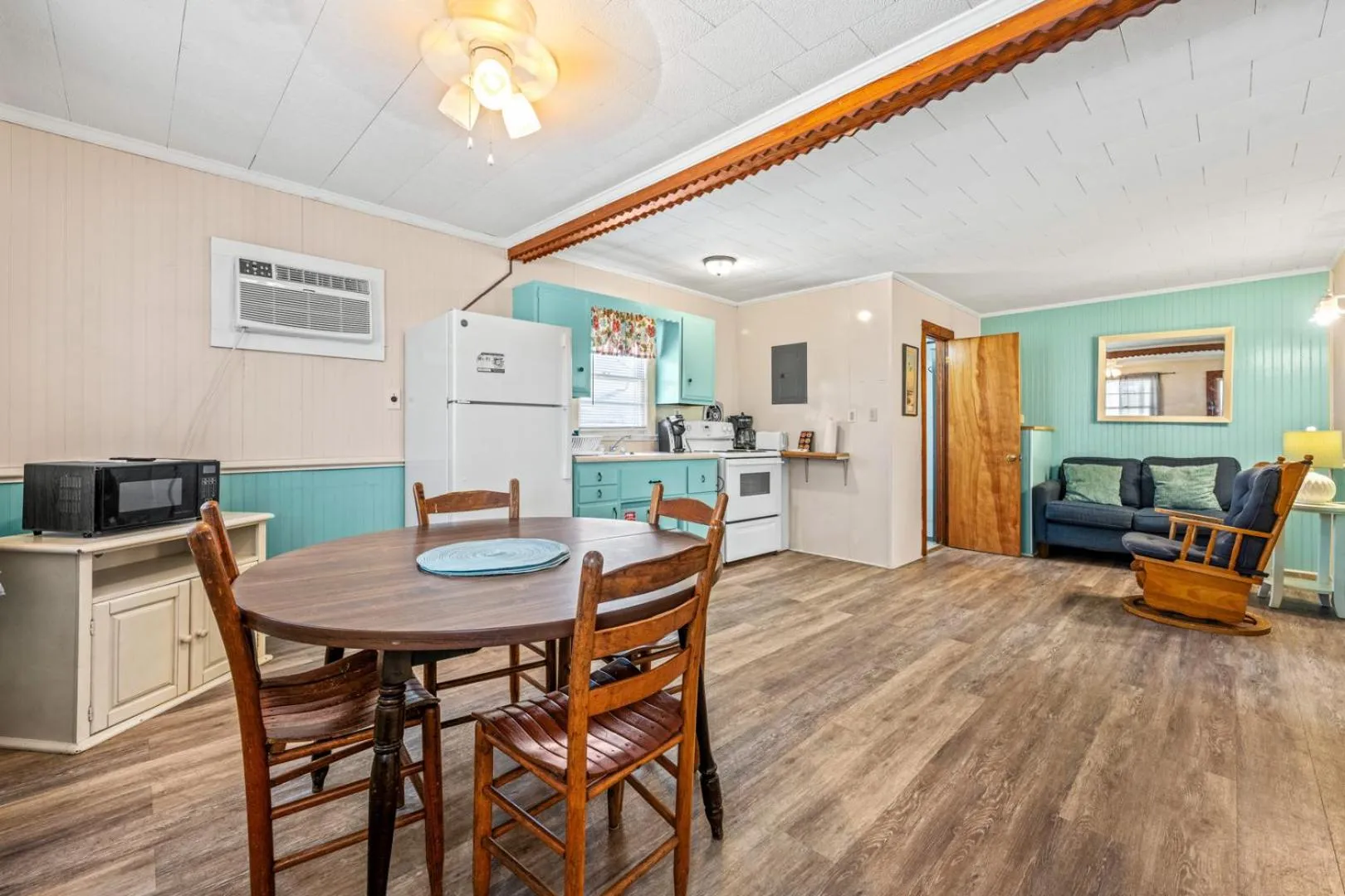 Kitchen or kitchenette in Oceanside Court by KEES Vacations