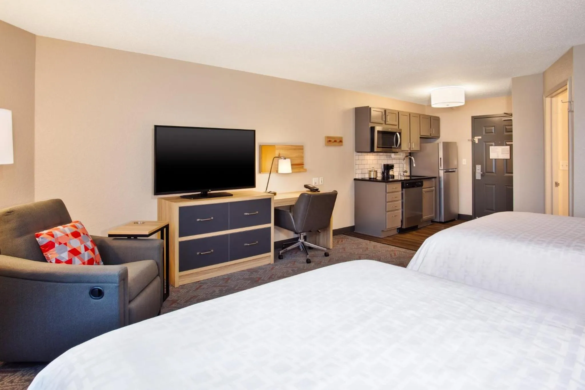 Photo of the whole room, Bed in Candlewood Suites Kenosha - Pleasant Prairie by IHG