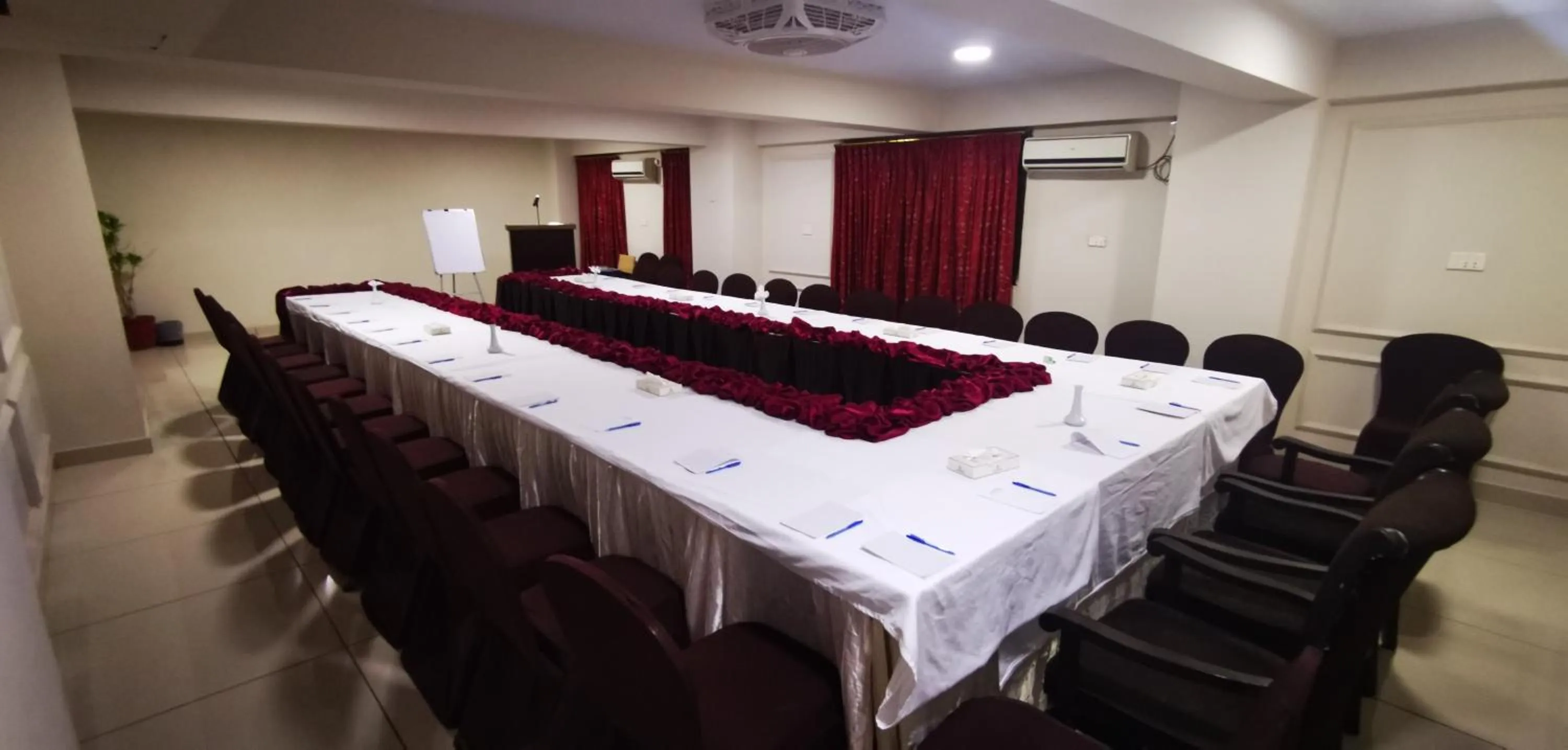 Business facilities in Hotel Crown Inn