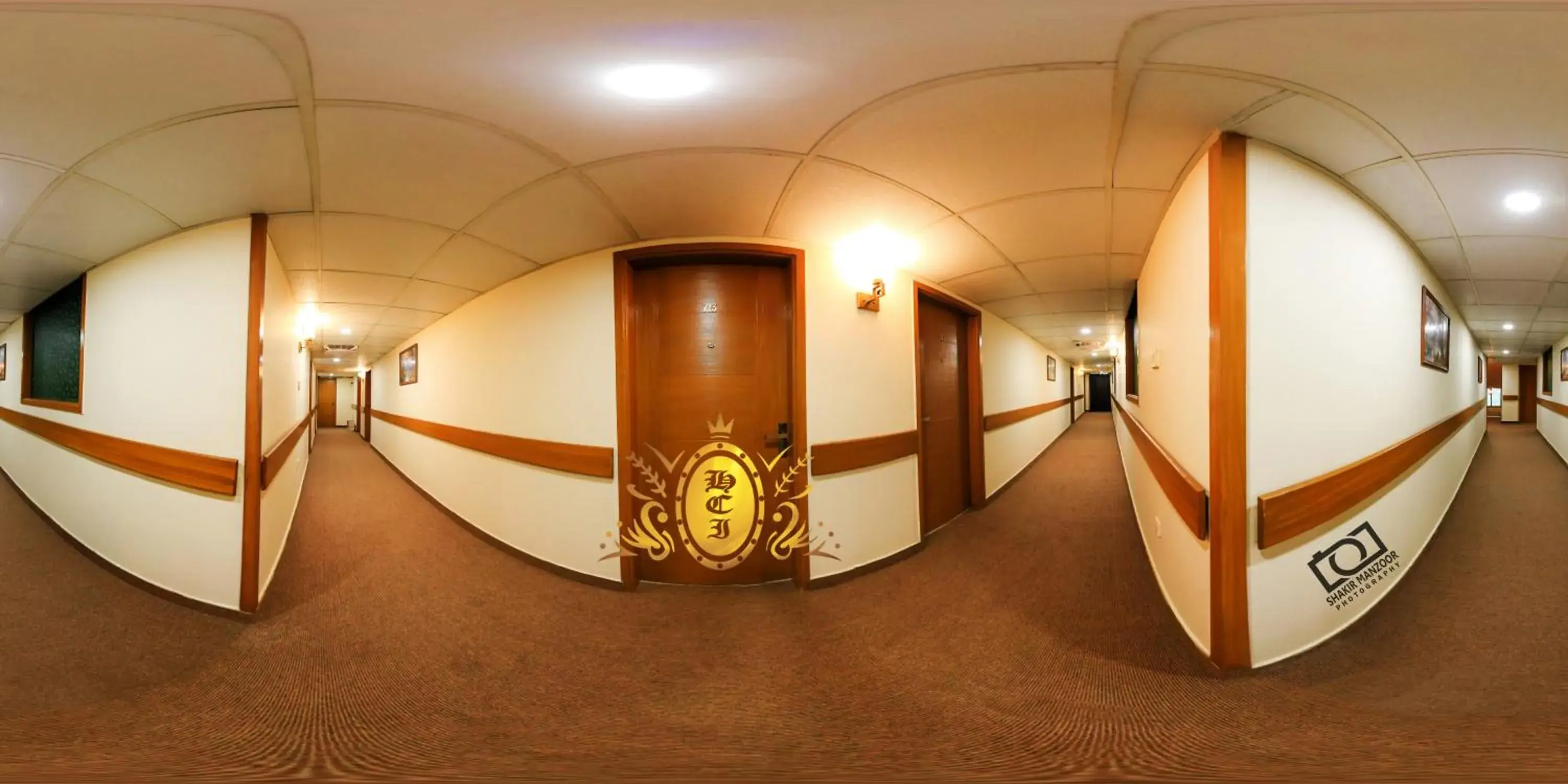 Property building in Hotel Crown Inn Property building in Hotel Crown Inn