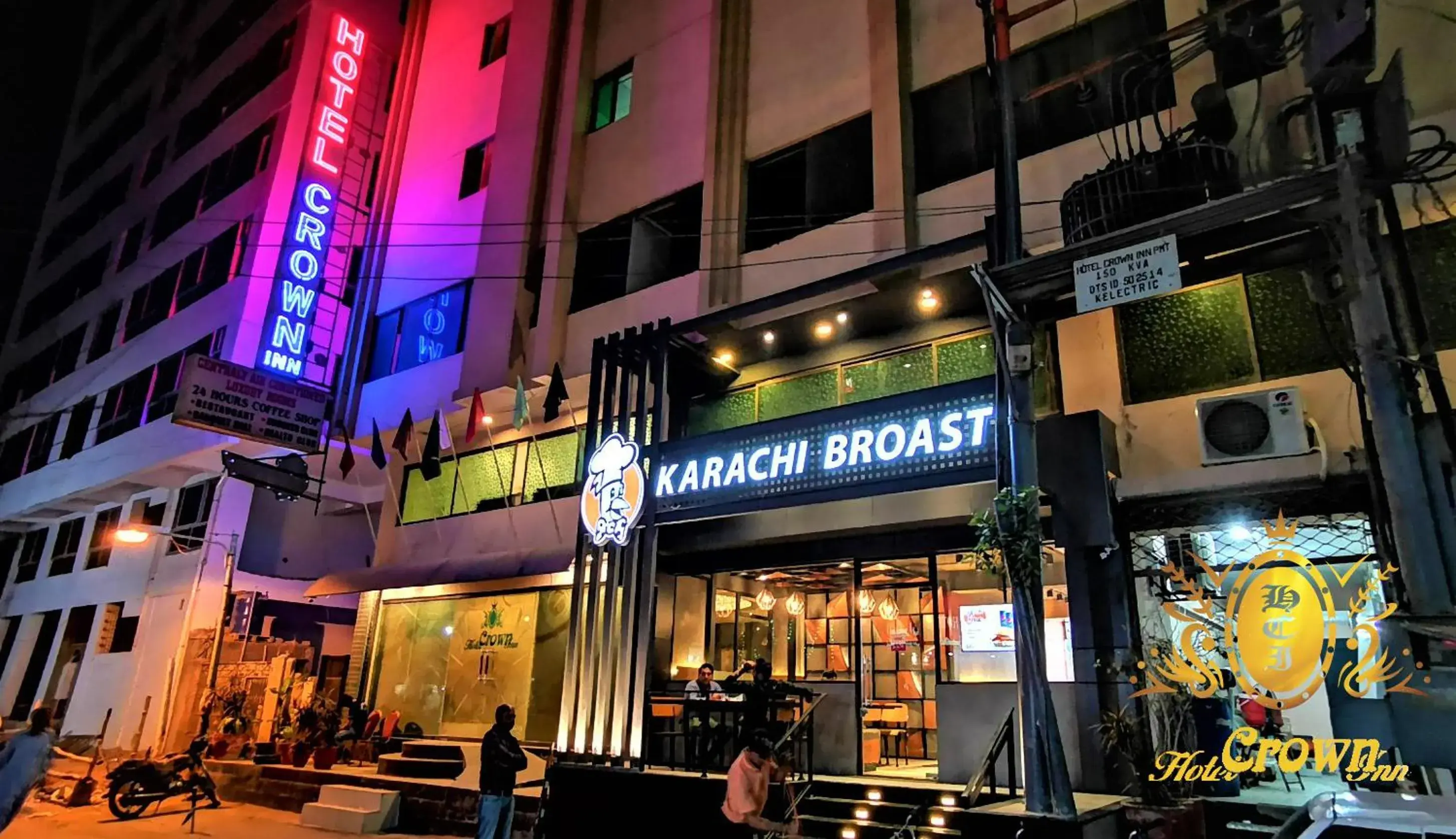 Property building in Hotel Crown Inn Property building in Hotel Crown Inn