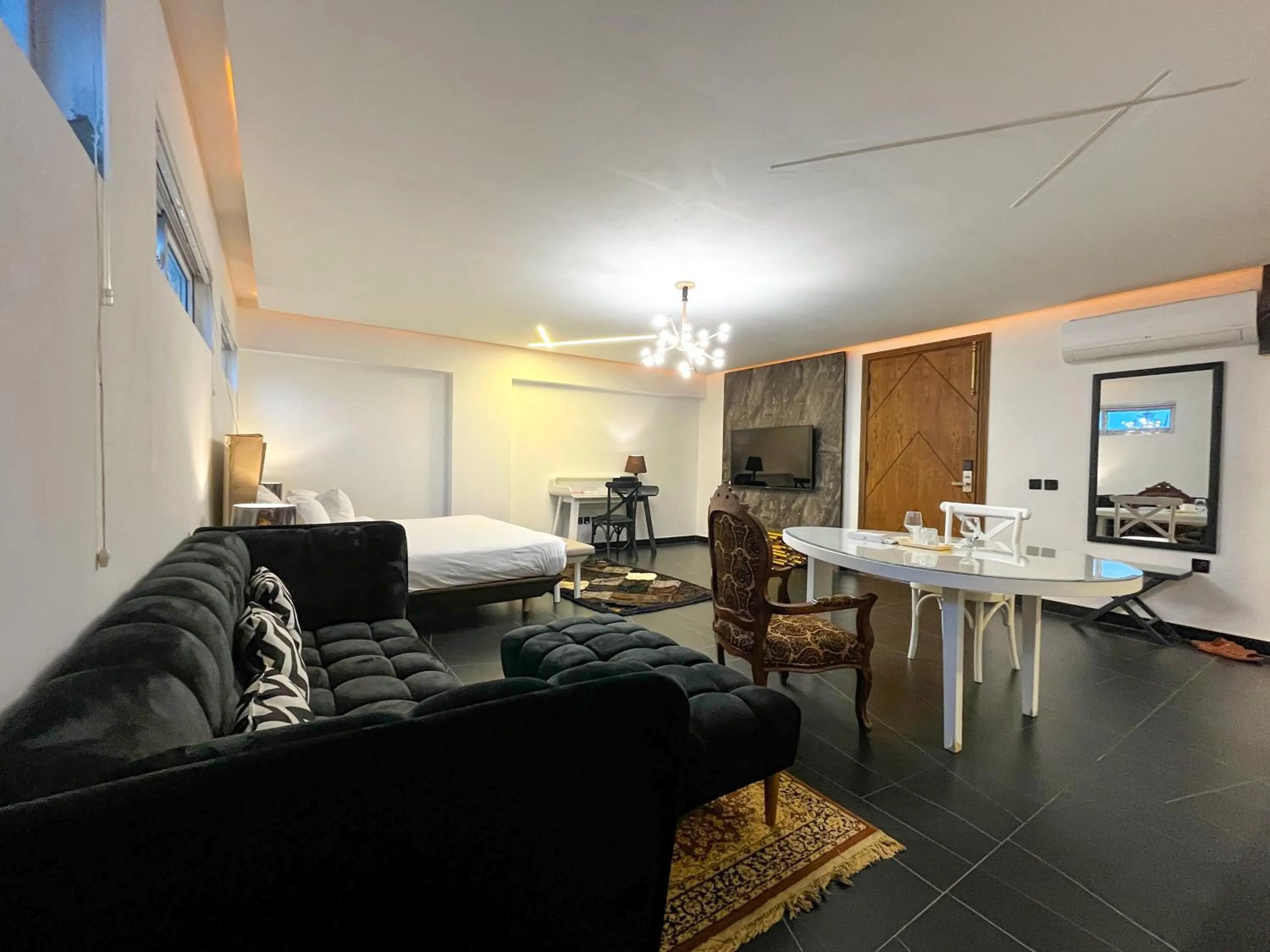 TV and multimedia in Hotel Crown Inn