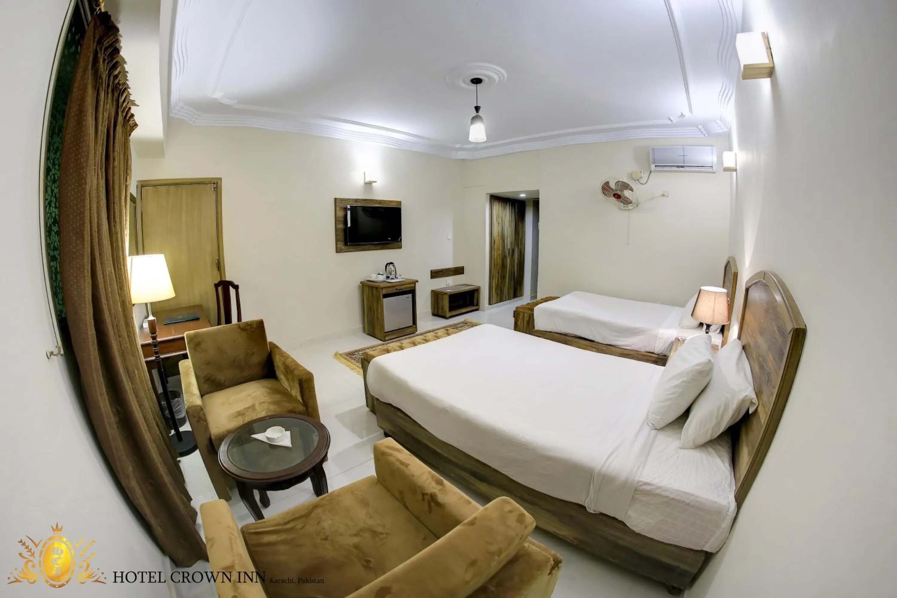 Bed in Hotel Crown Inn