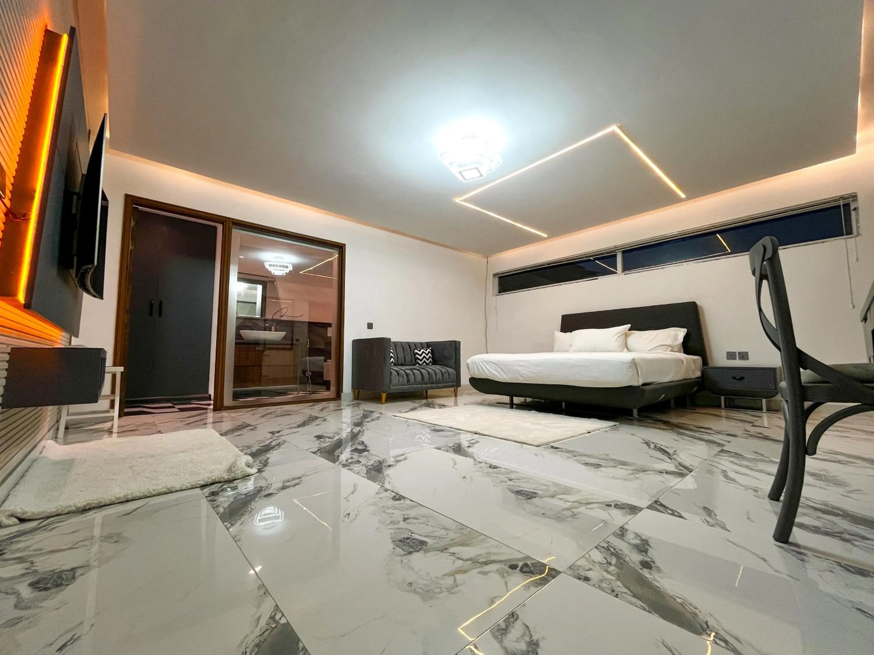 Bed in Hotel Crown Inn