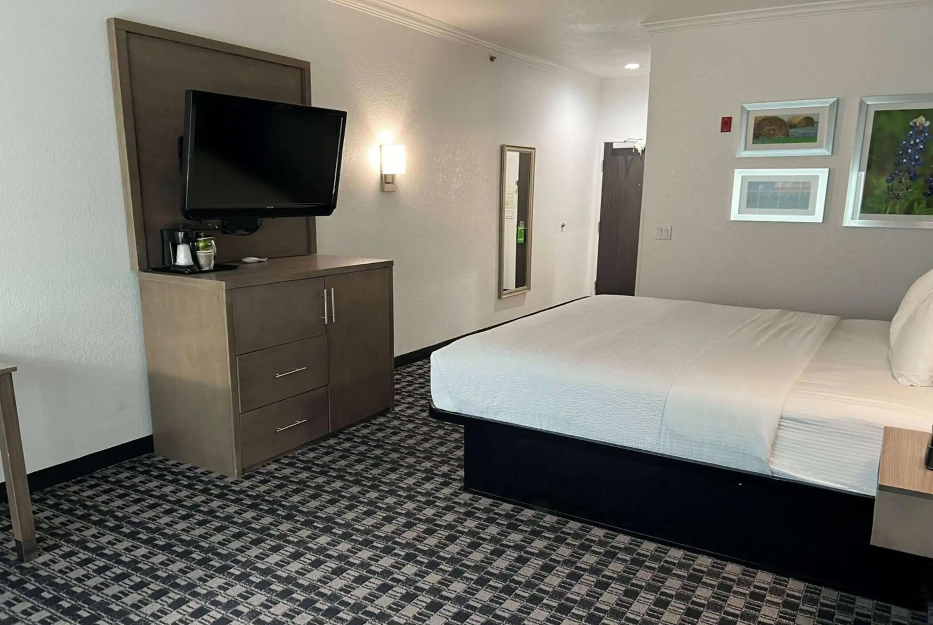 Photo of the whole room, Bed in La Quinta by Wyndham Dalhart Photo of the whole room, Bed in La Quinta by Wyndham Dalhart