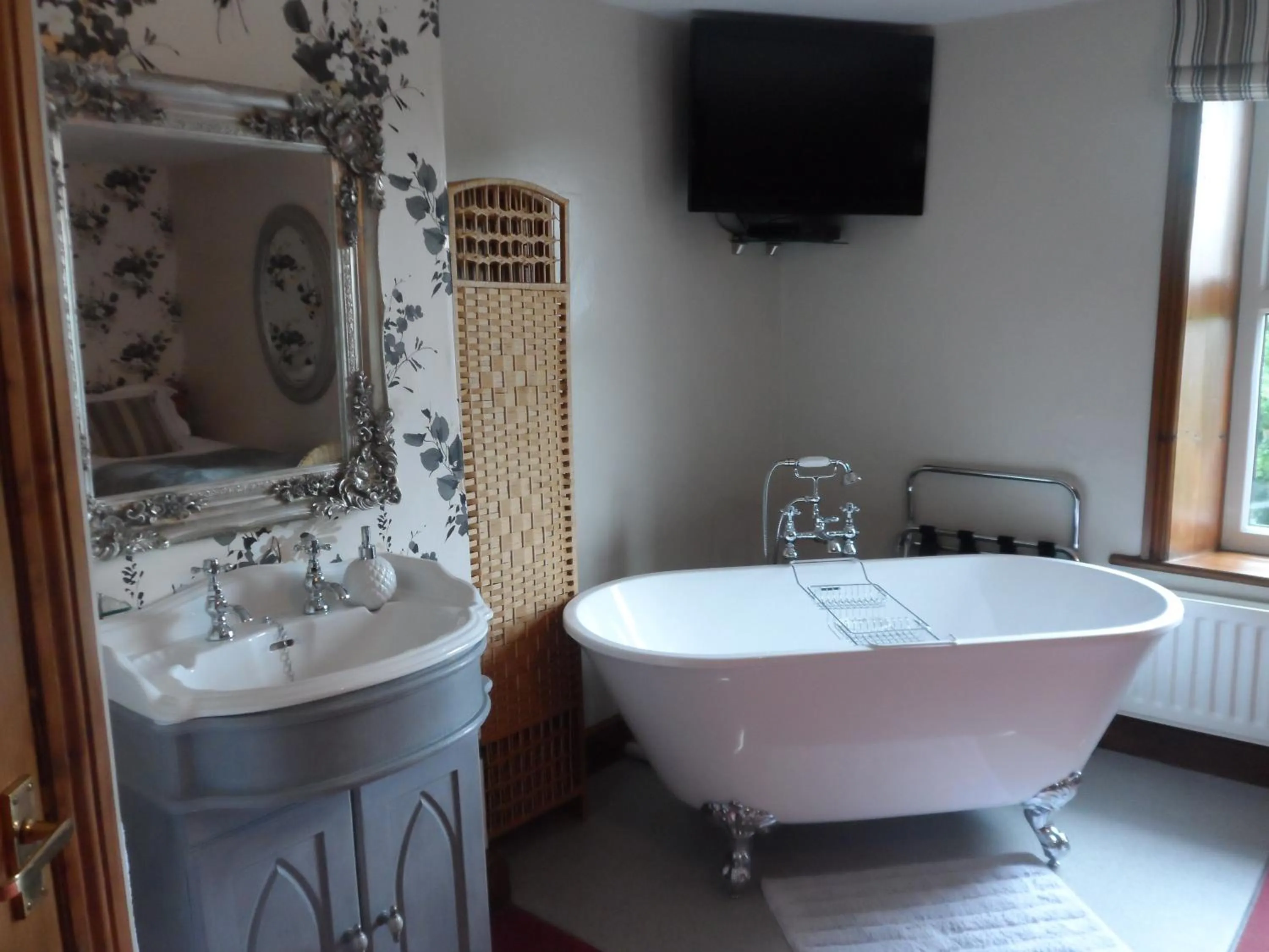 Bathroom in Midtown Farm Bed & Breakfast